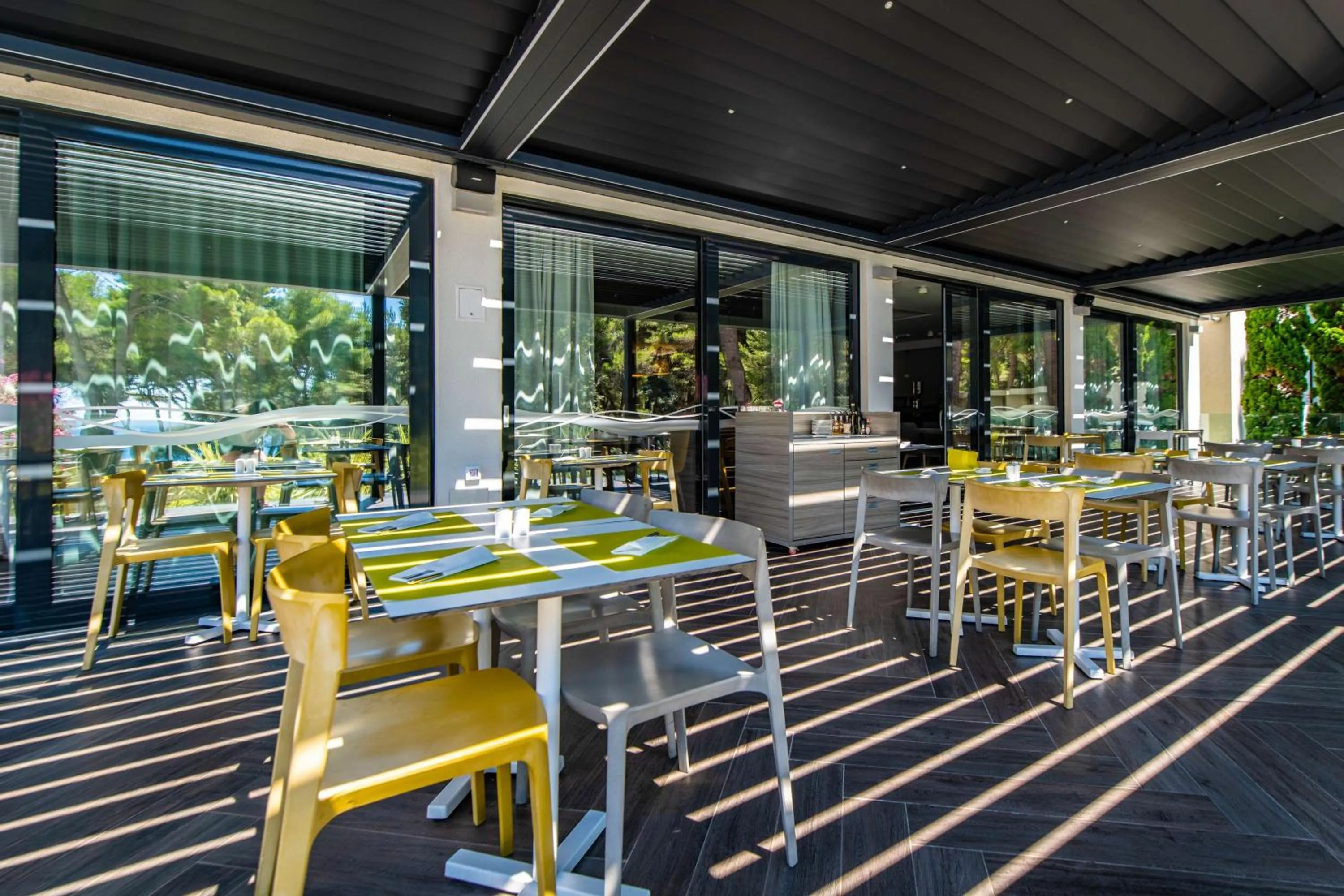 Restaurant/places to eat in Park Plaza Arena Pula