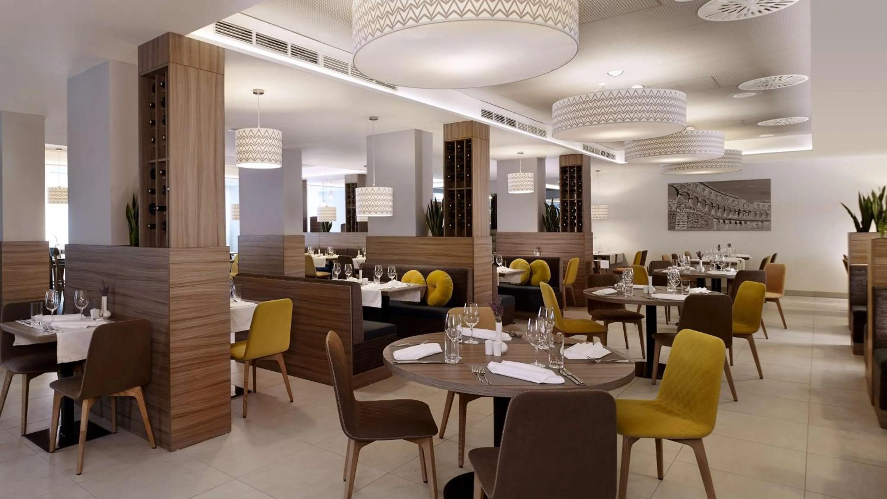 Restaurant/places to eat in Park Plaza Arena Pula