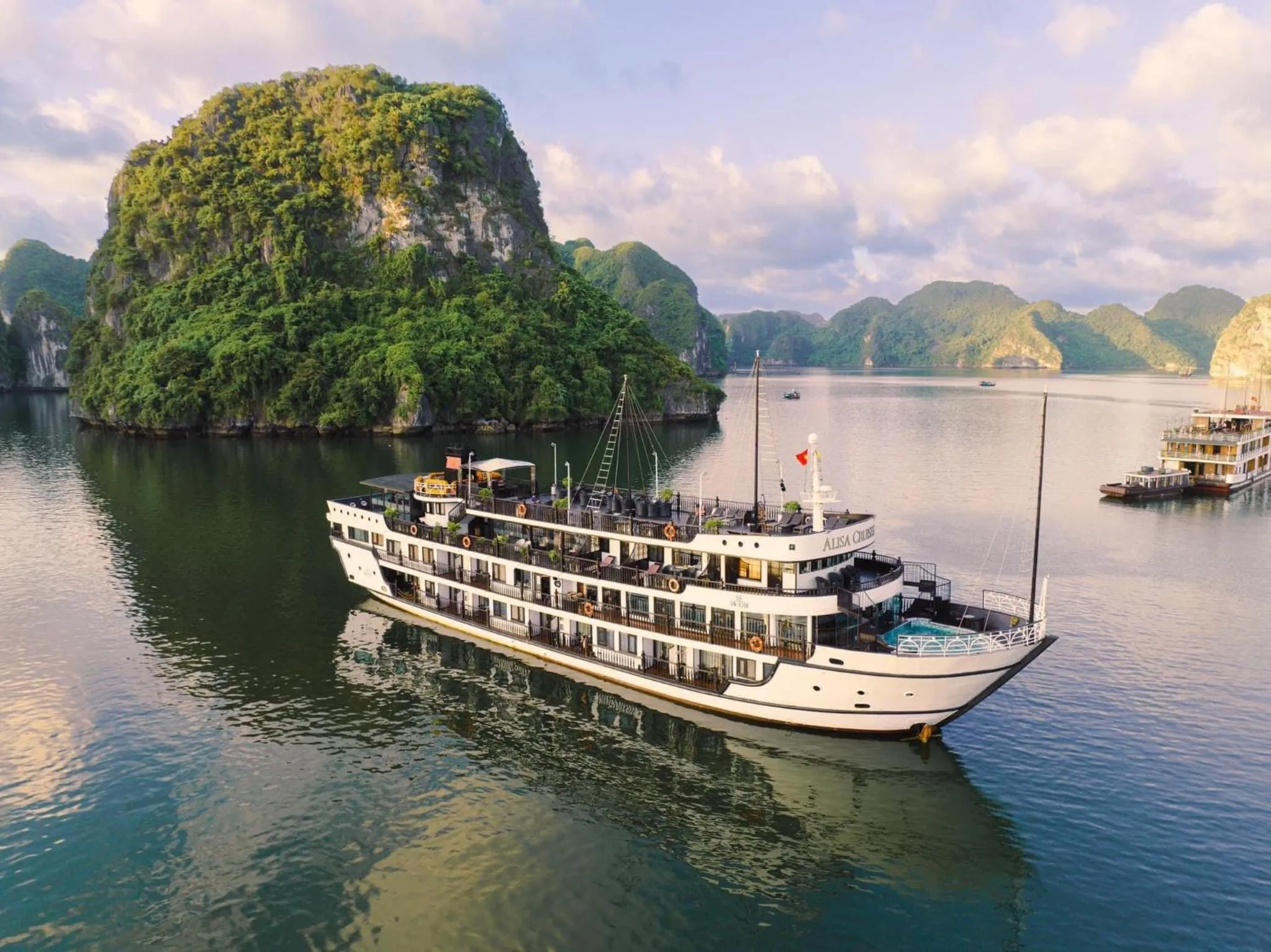 Alisa Cruise Halong