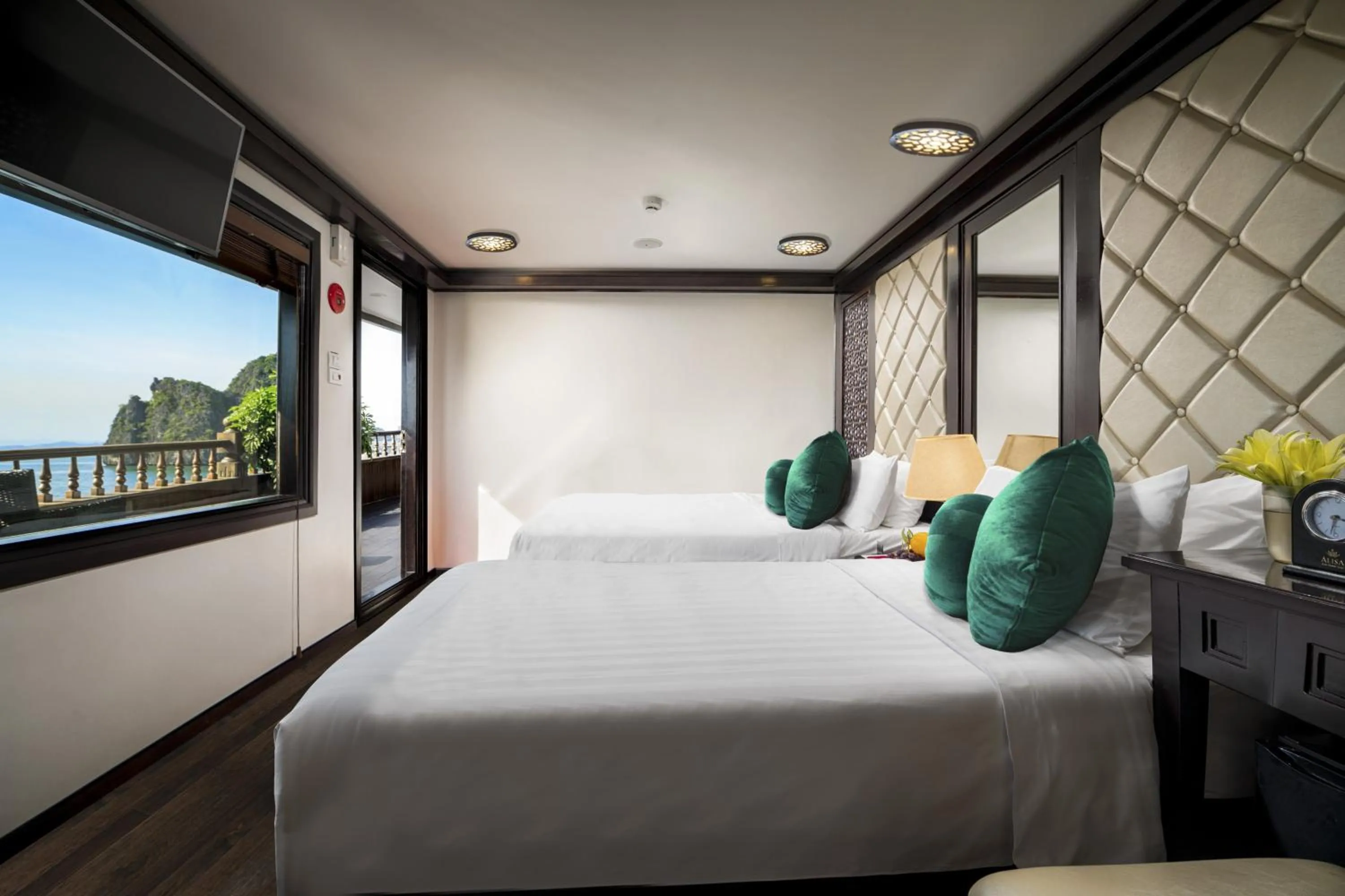 Bed in Alisa Cruise Halong