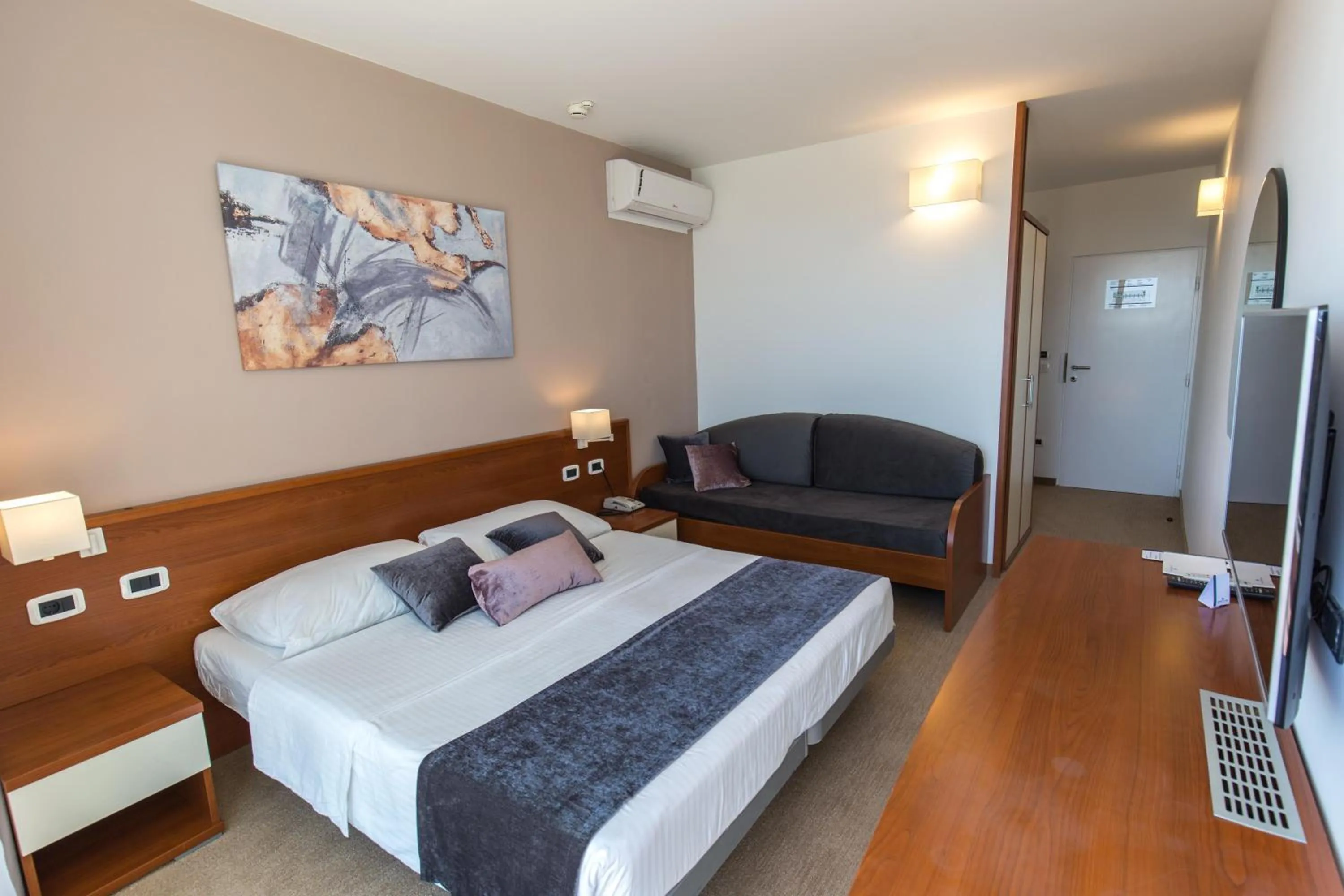 Photo of the whole room, Bed in Arena Hotel Holiday