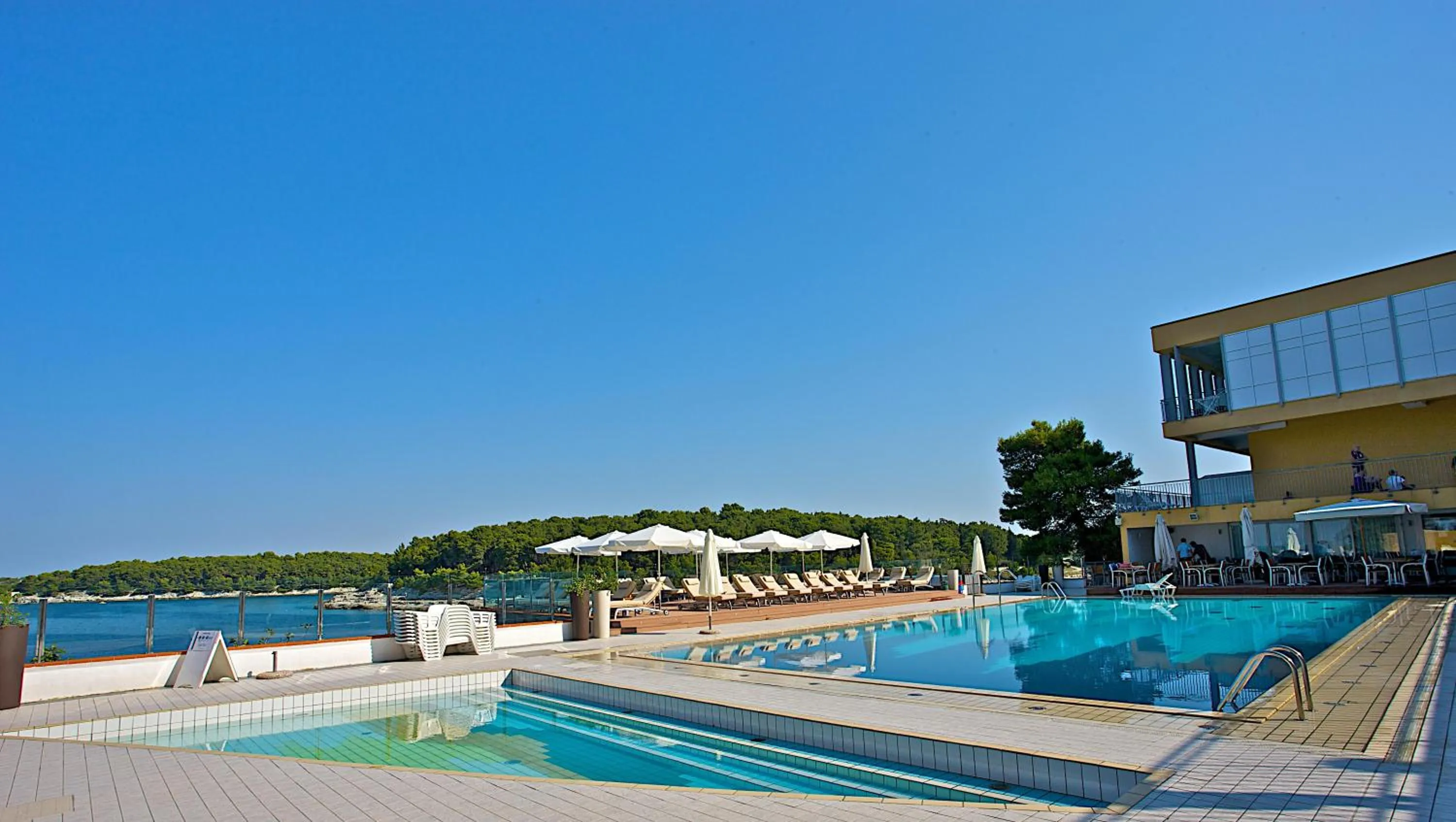 Swimming pool in Horizont Resort