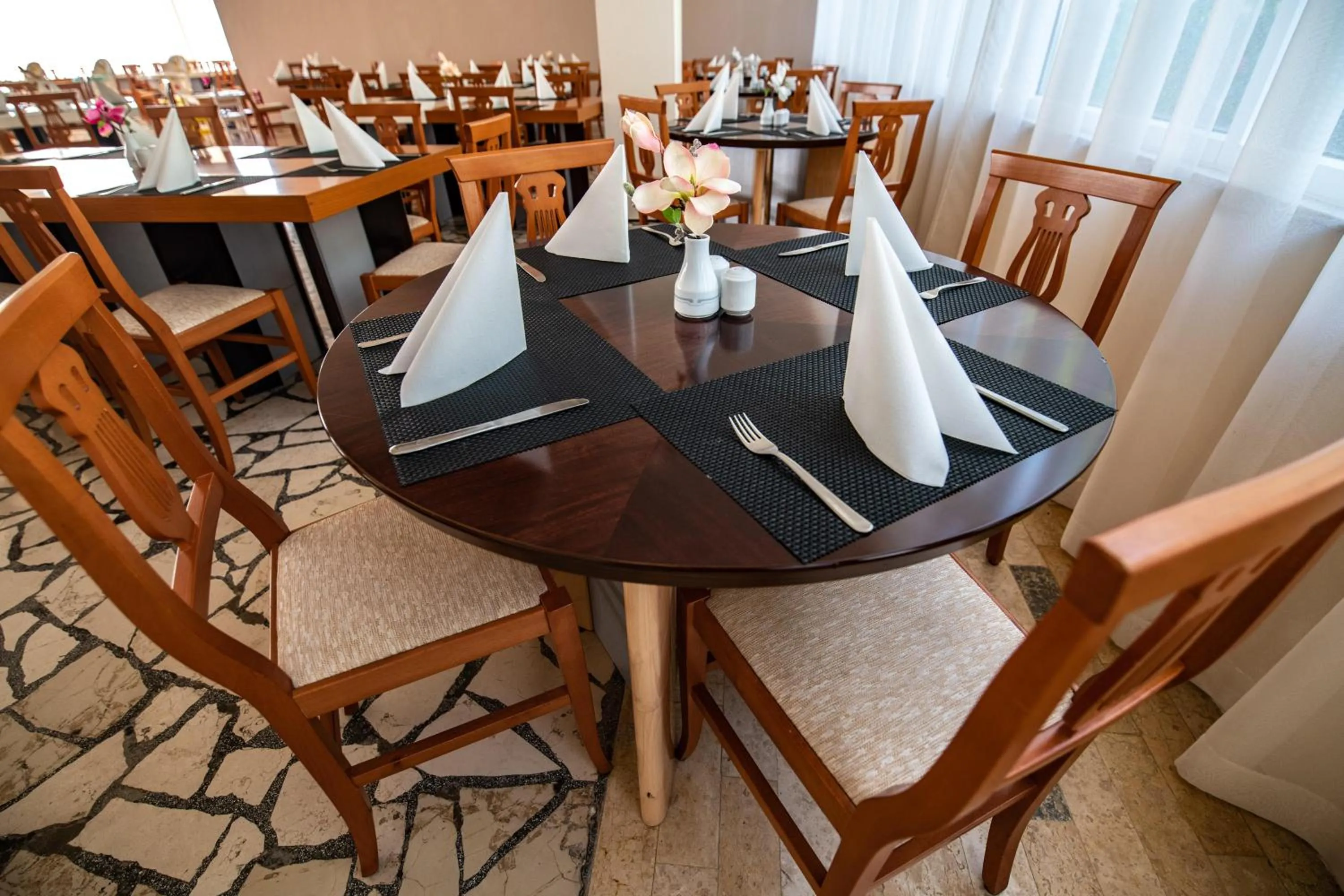 Restaurant/places to eat in Horizont Resort