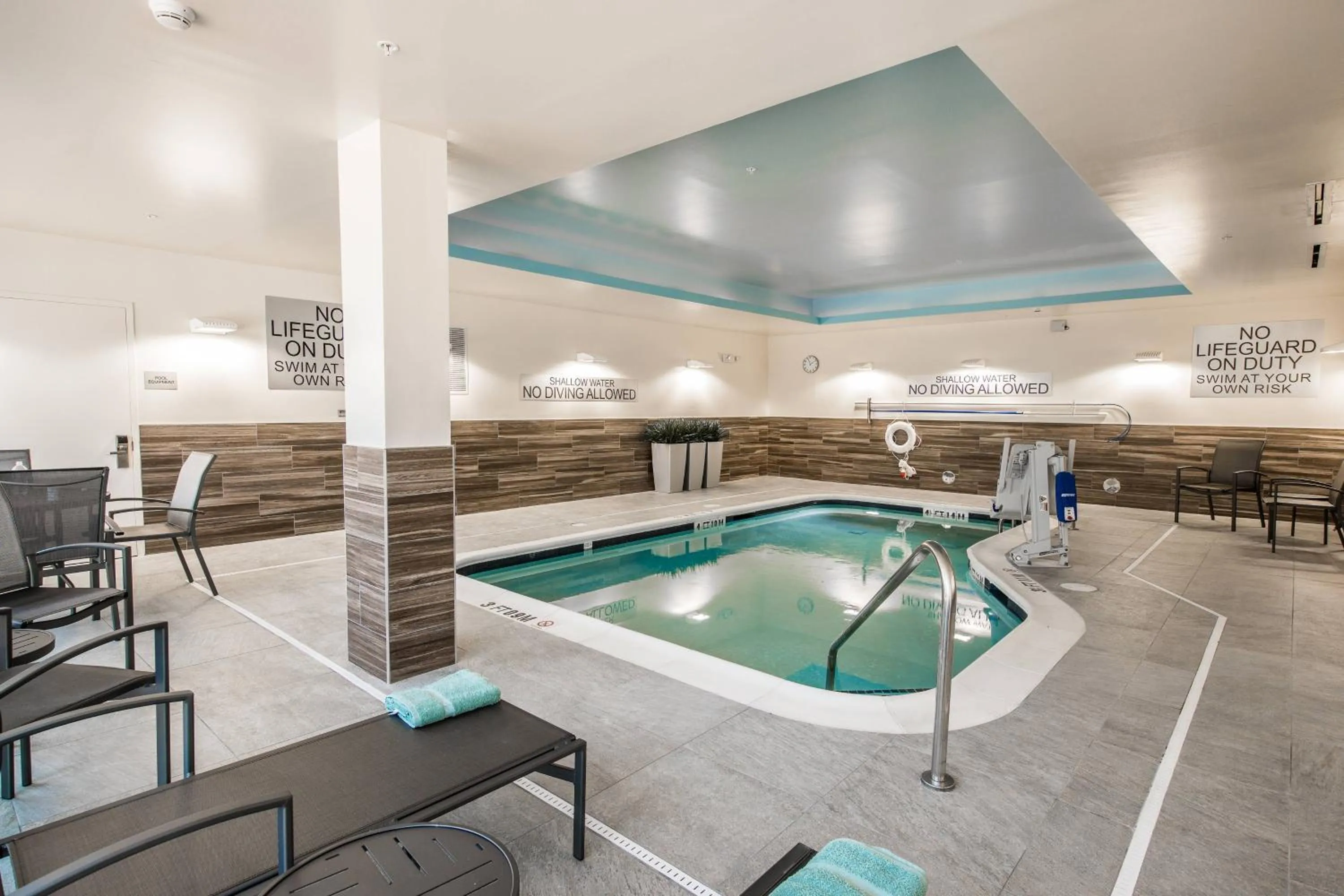 Swimming pool in Fairfield Inn & Suites by Marriott Florence I-20