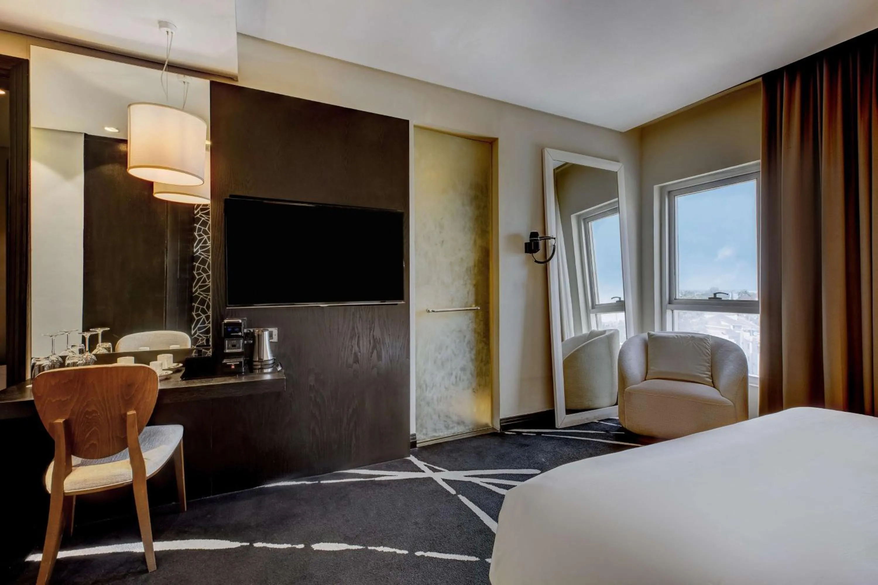 TV and multimedia, Bed in Radisson Blu Lagos Ikeja