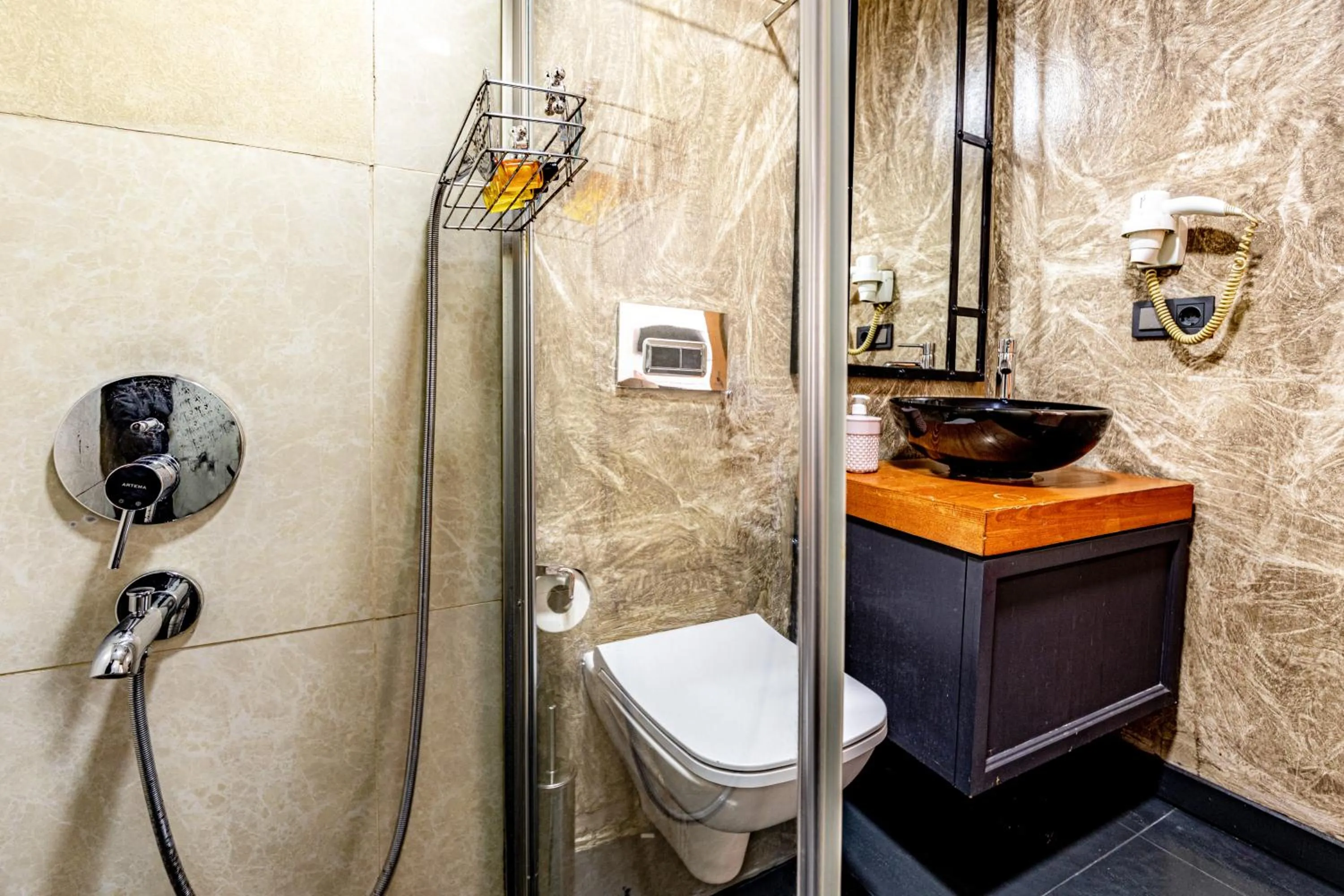 Shower in Xenia Hotel Taksim