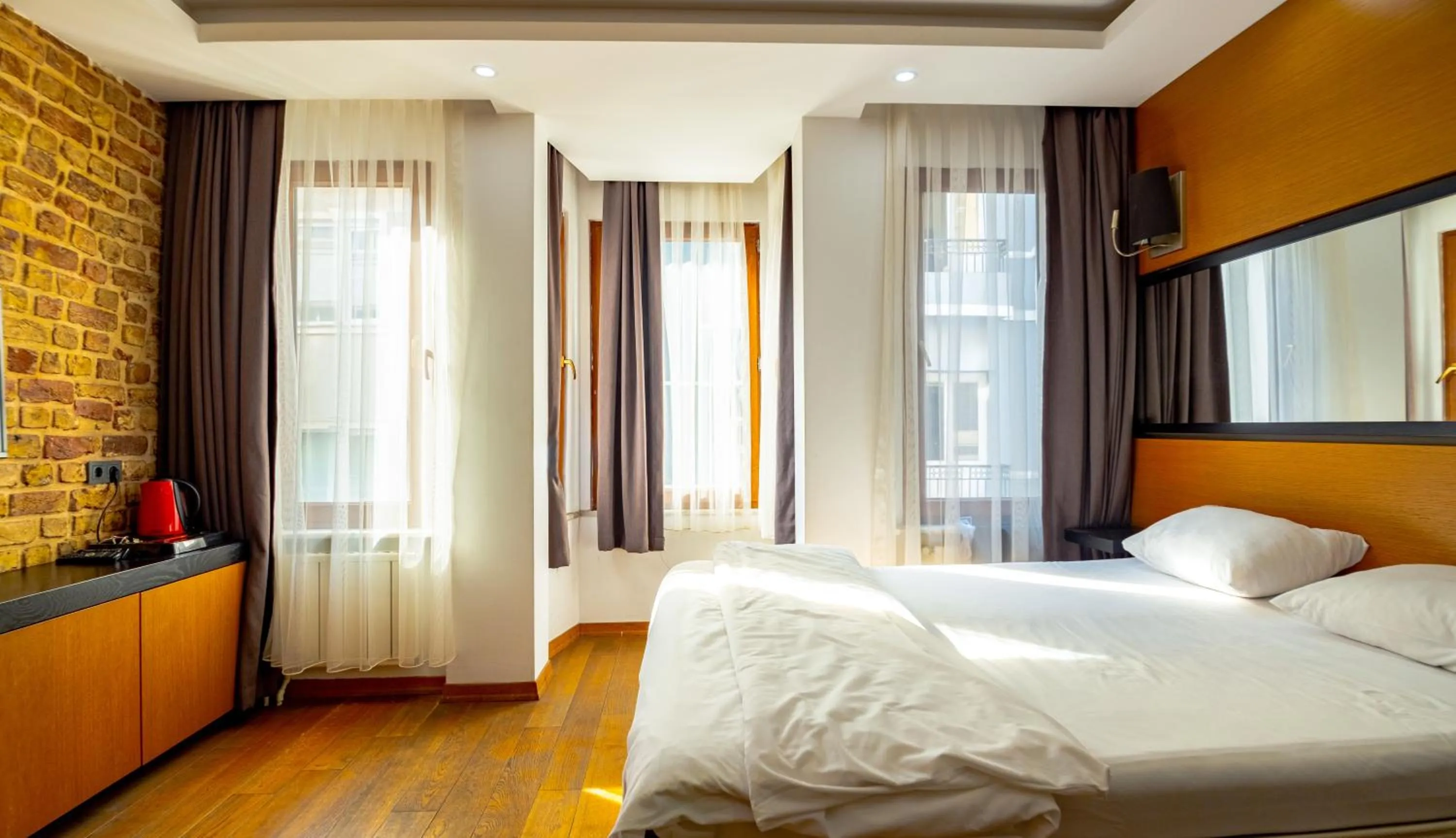 Photo of the whole room in Xenia Hotel Taksim