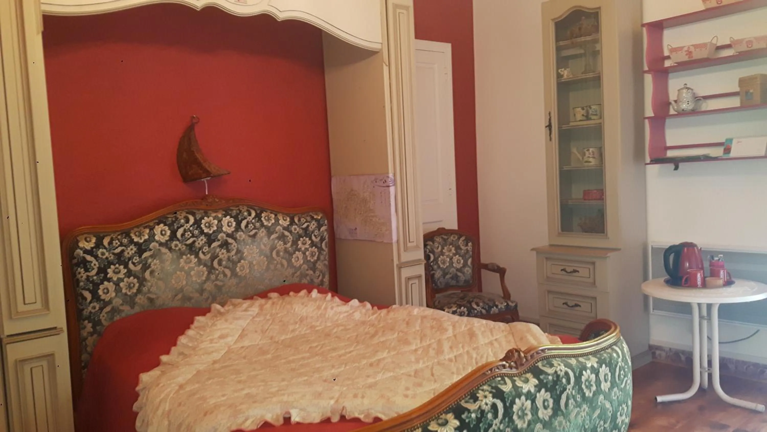 Photo of the whole room in Louminai