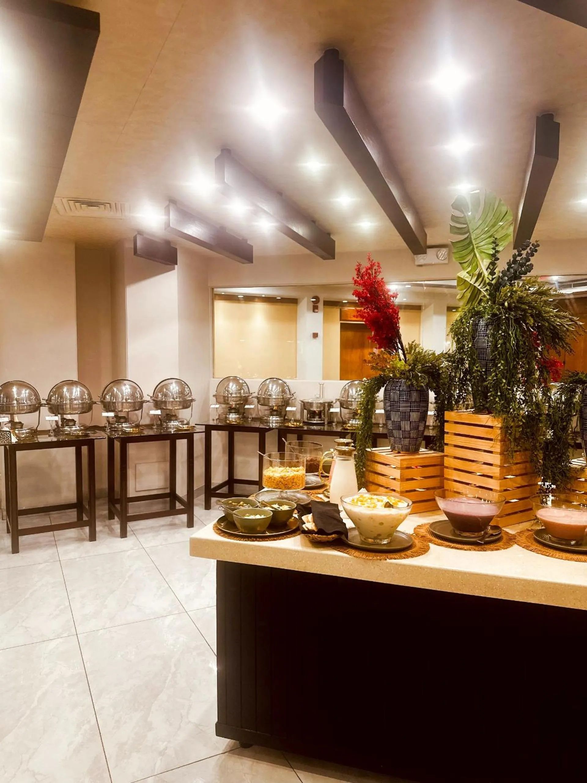 Restaurant/places to eat in Hotel Margala