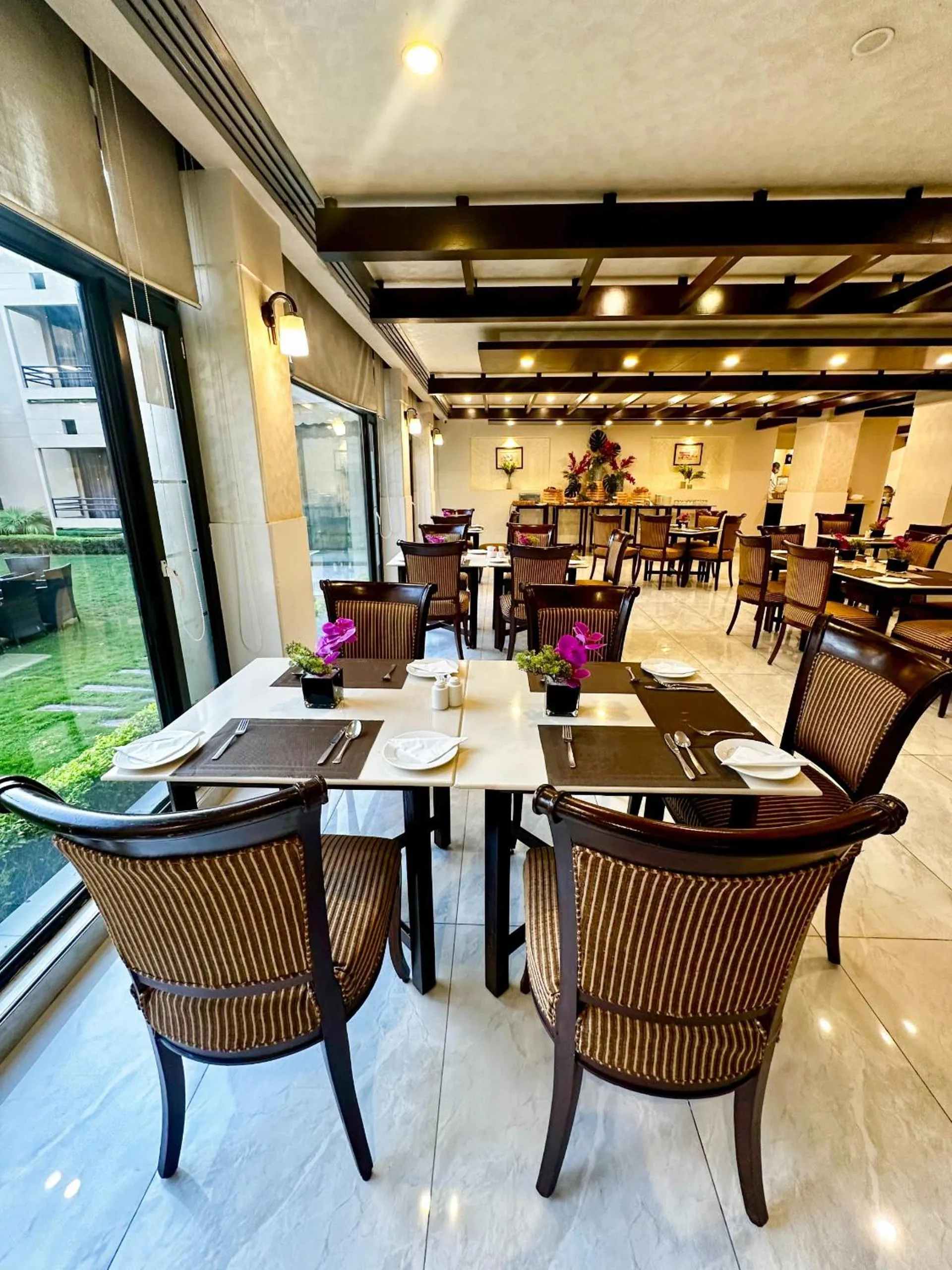 Restaurant/places to eat in Hotel Margala