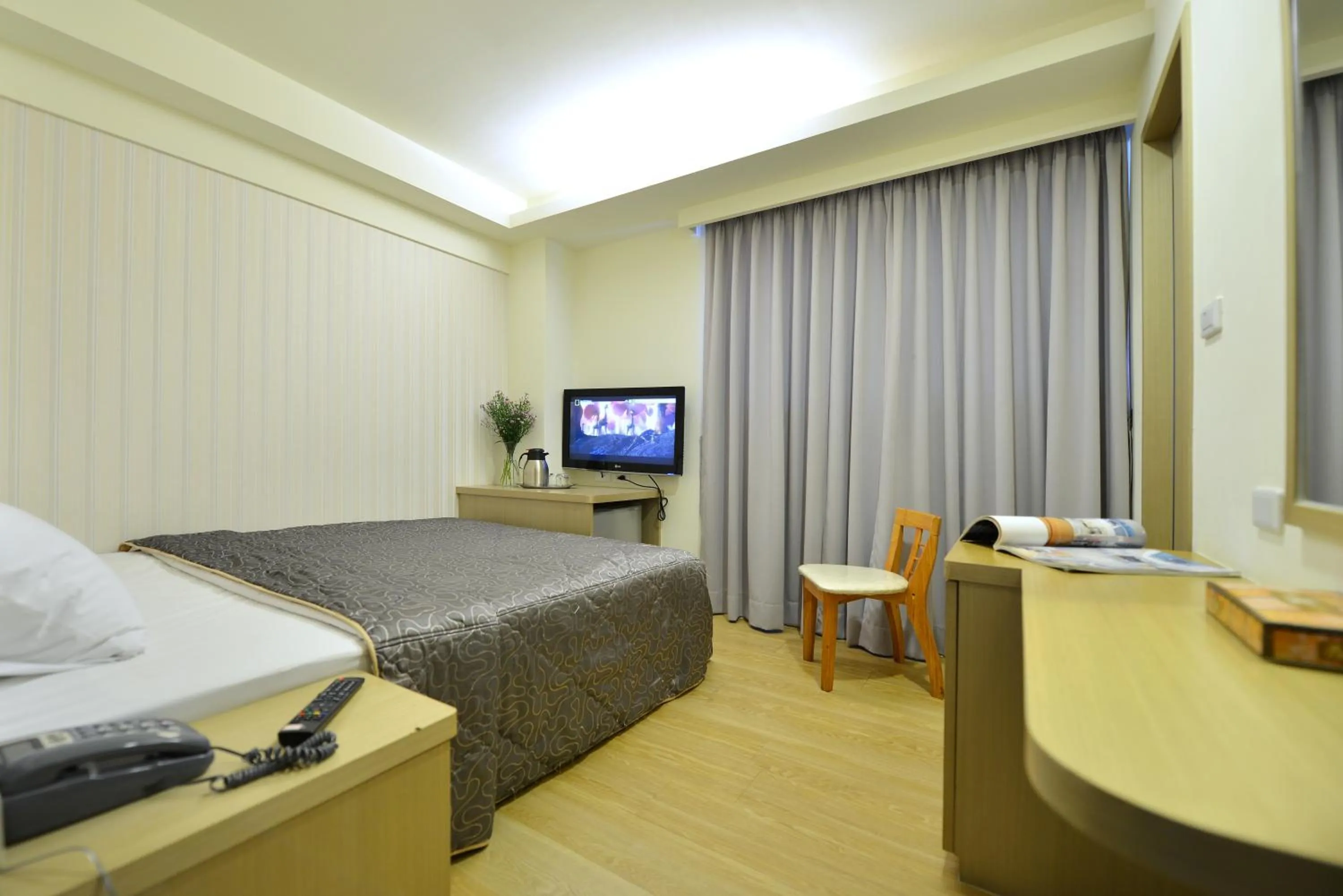 Photo of the whole room, Bed in Ing Wang Hotel