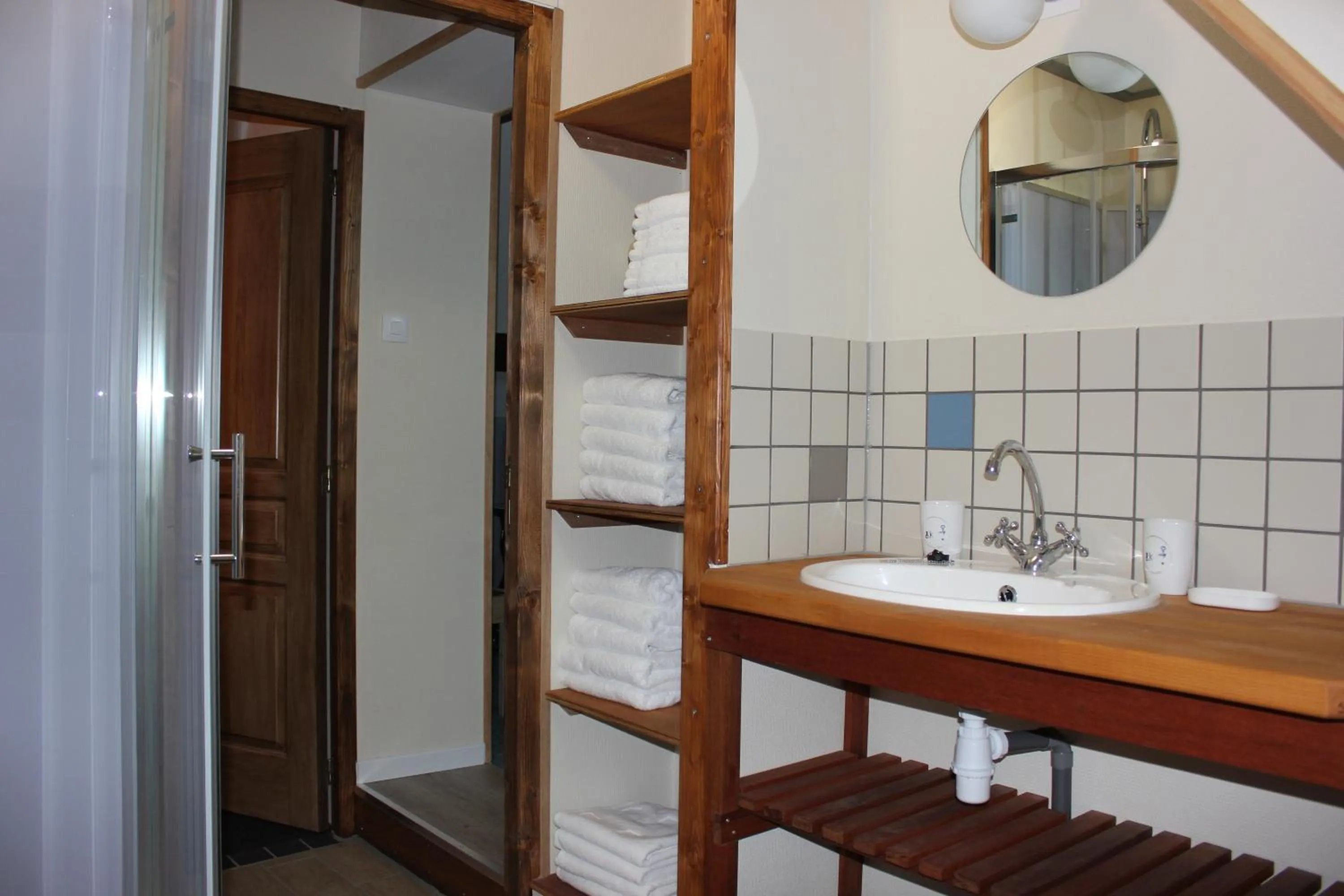 People in Maison le Barrage