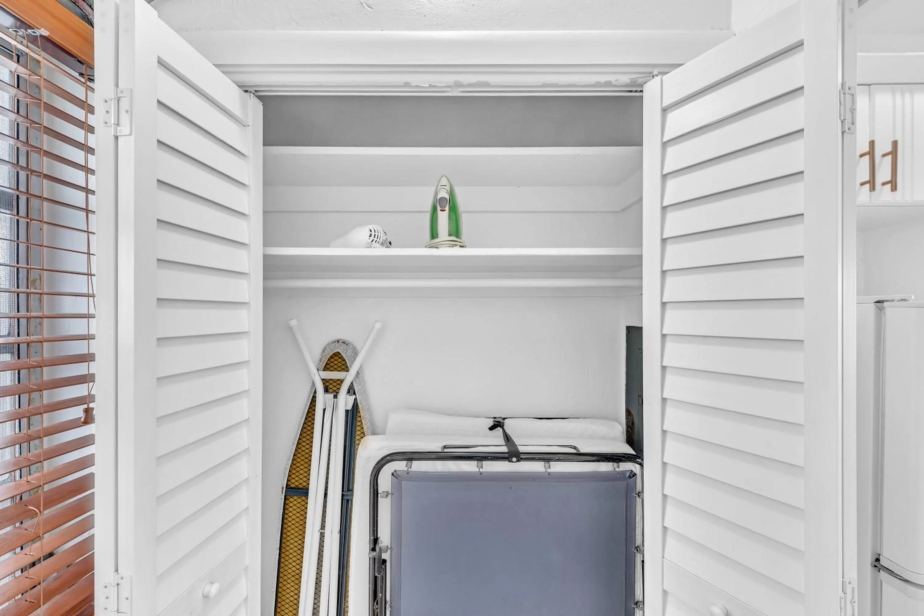 wardrobe in The Sunrise