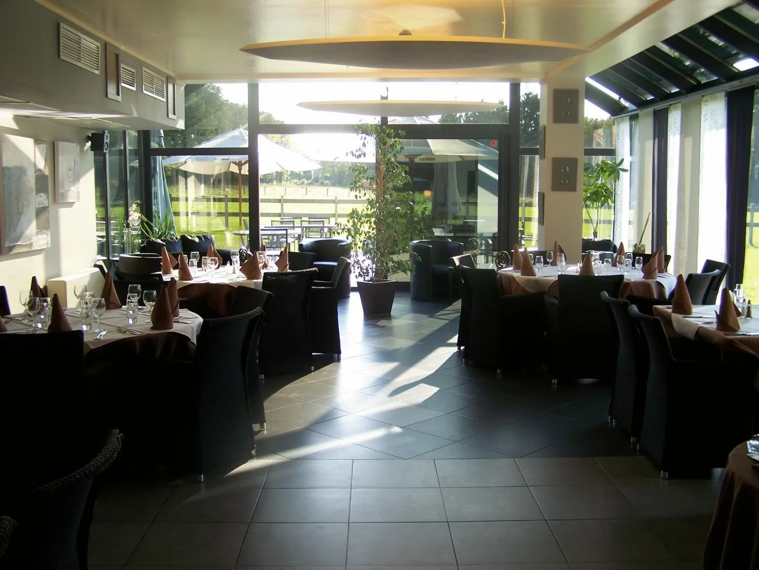 Restaurant/places to eat in Hotel Les Mignees