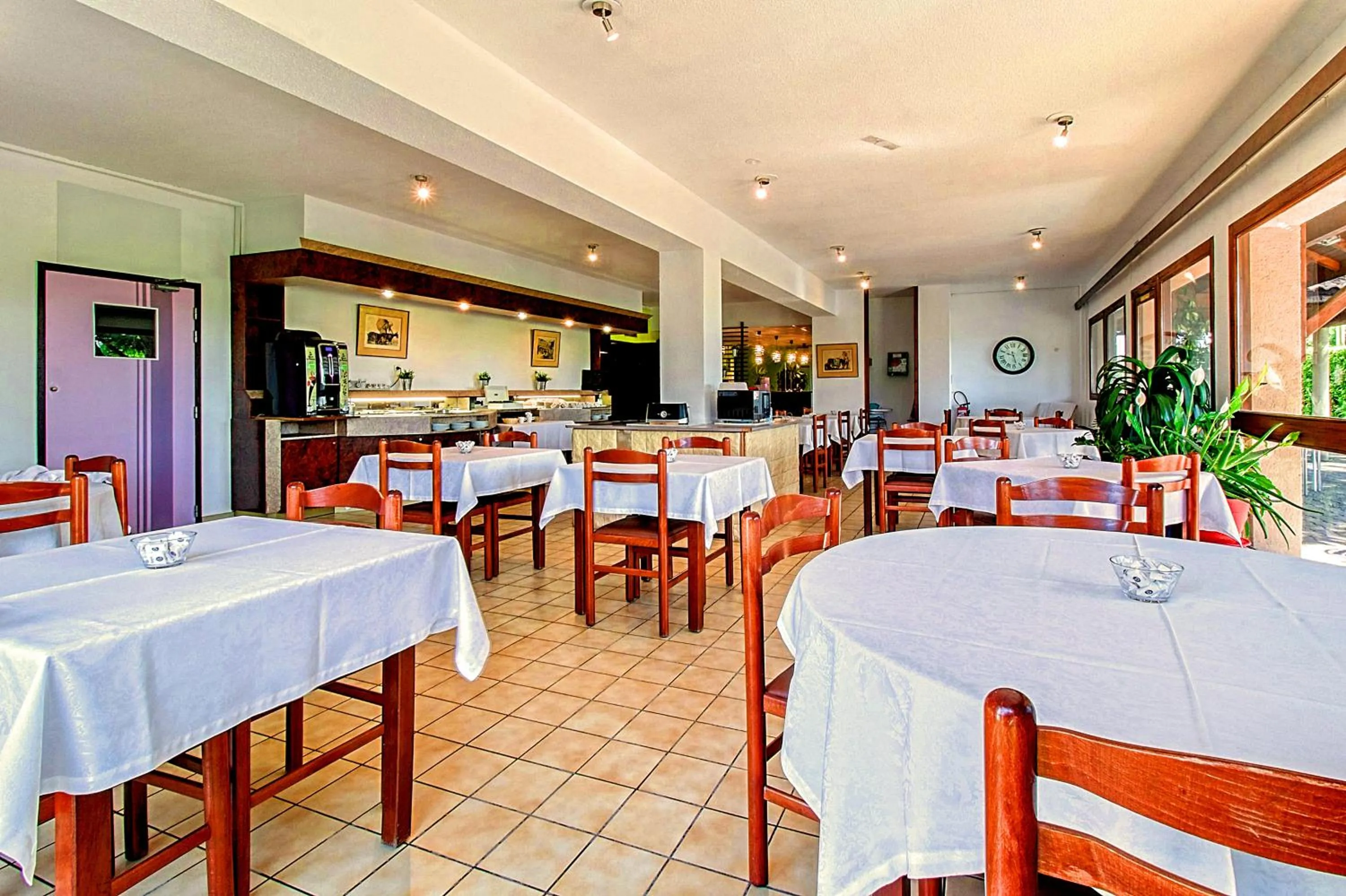 Breakfast in Brit Hotel Confort Pau Lons