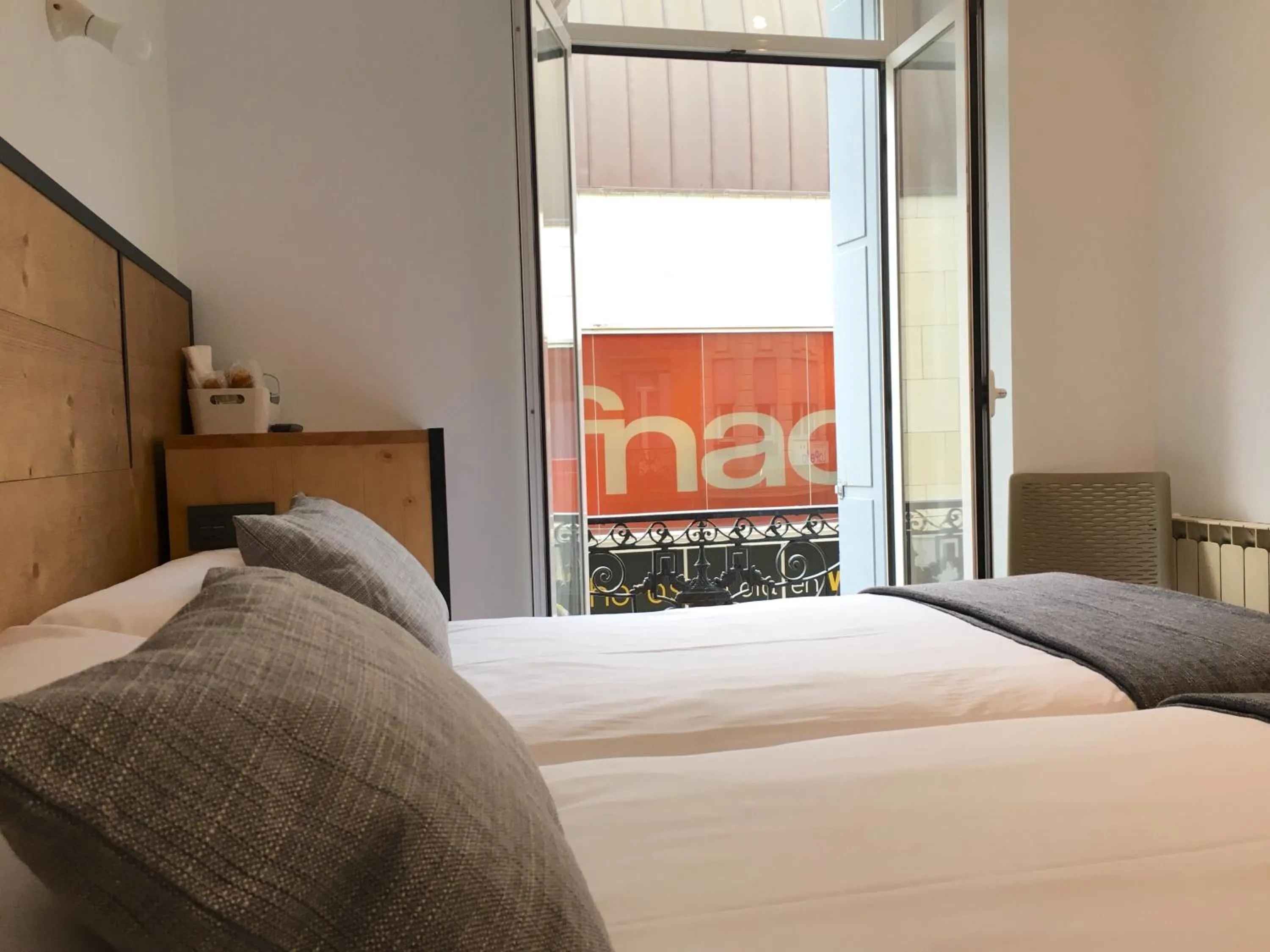 Photo of the whole room, Bed in Pensión La Perla