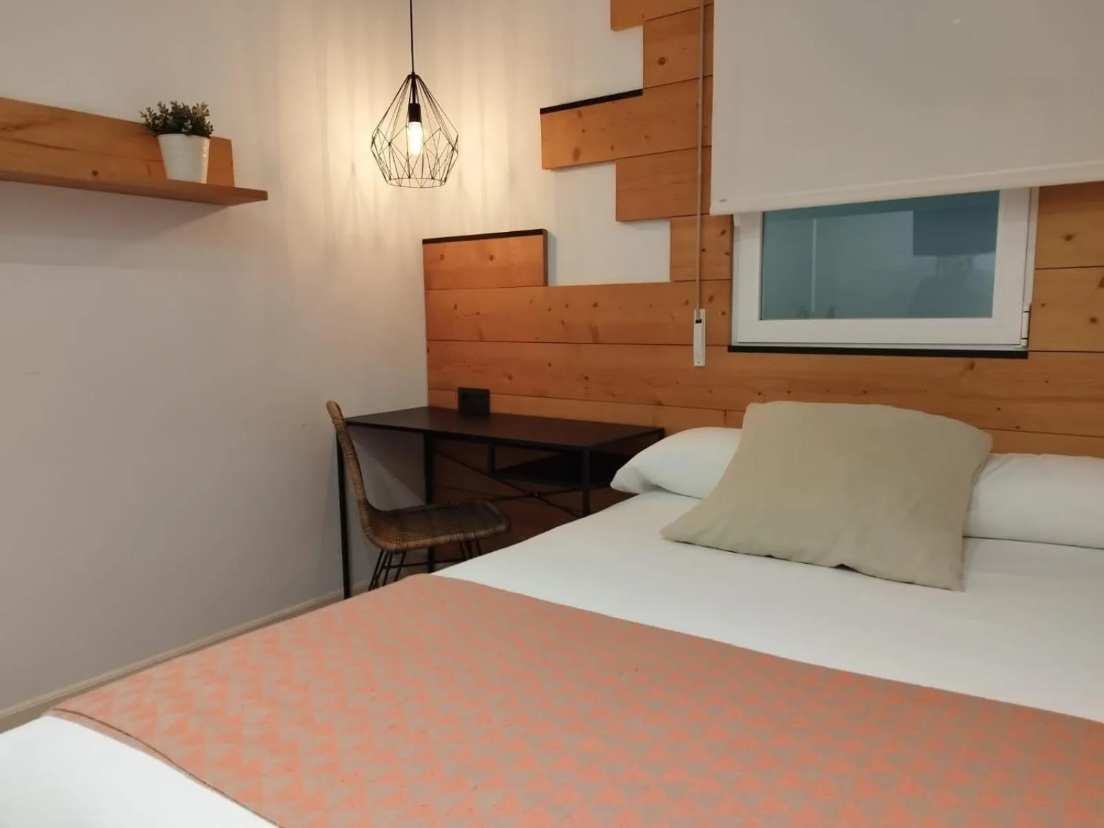 room service, Bed in Pensión La Perla