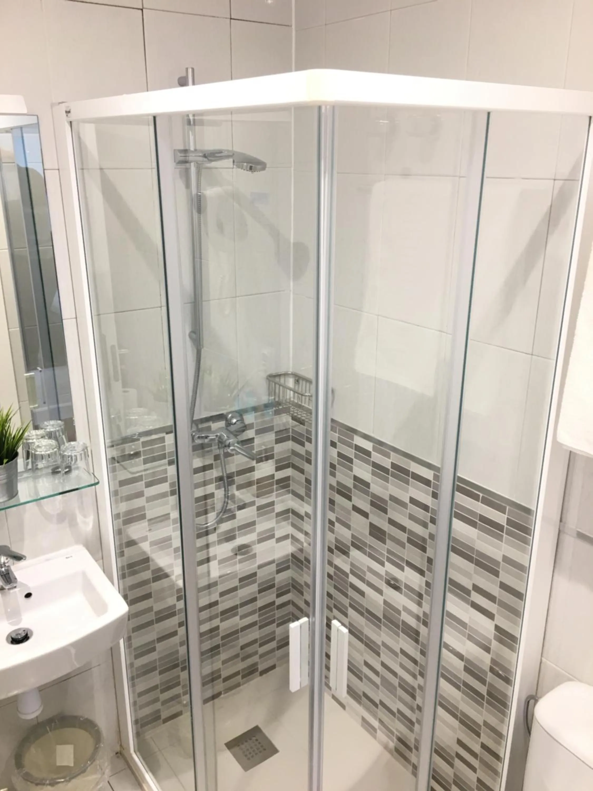 Shower in Pensión La Perla