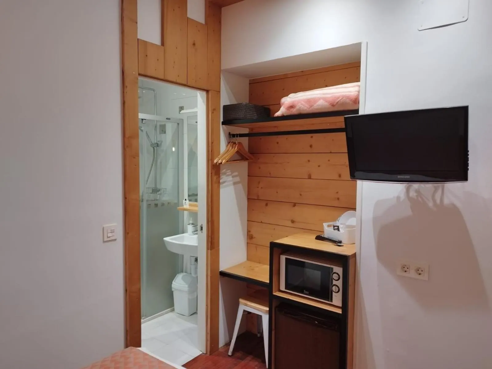 room service in Pensión La Perla