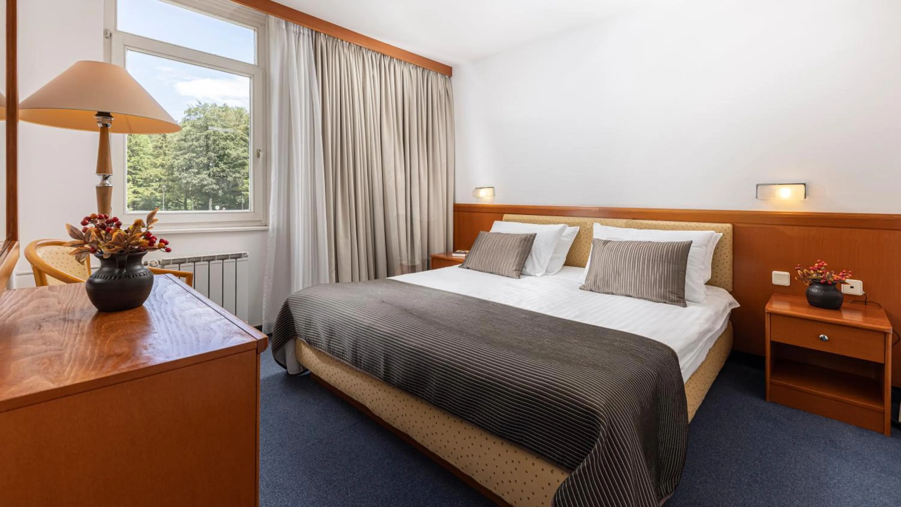 Bedroom, Bed in Hotel Jezero - Plitvice Lakes National Park