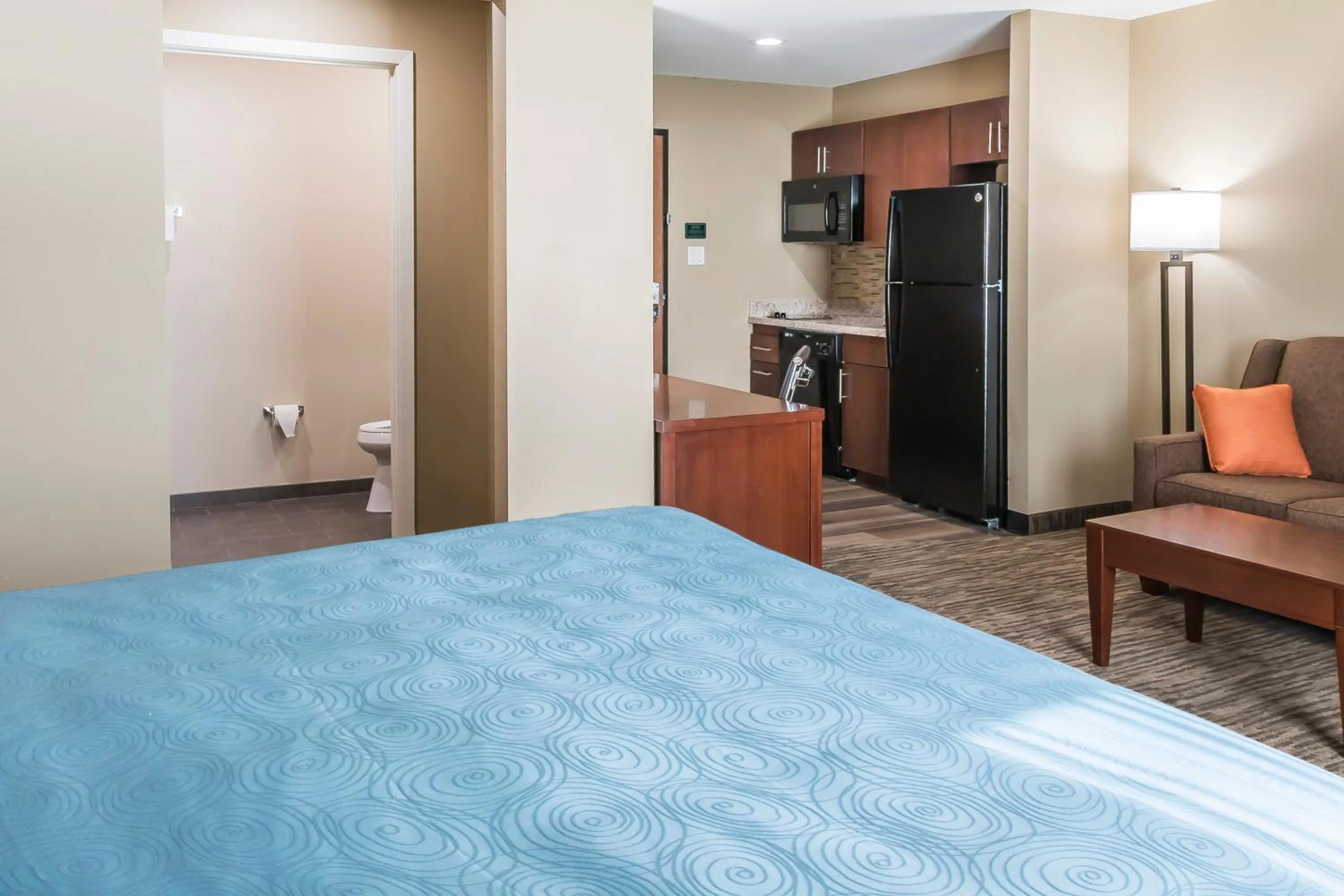 Bathroom, Bed in MainStay Suites Edinburg South