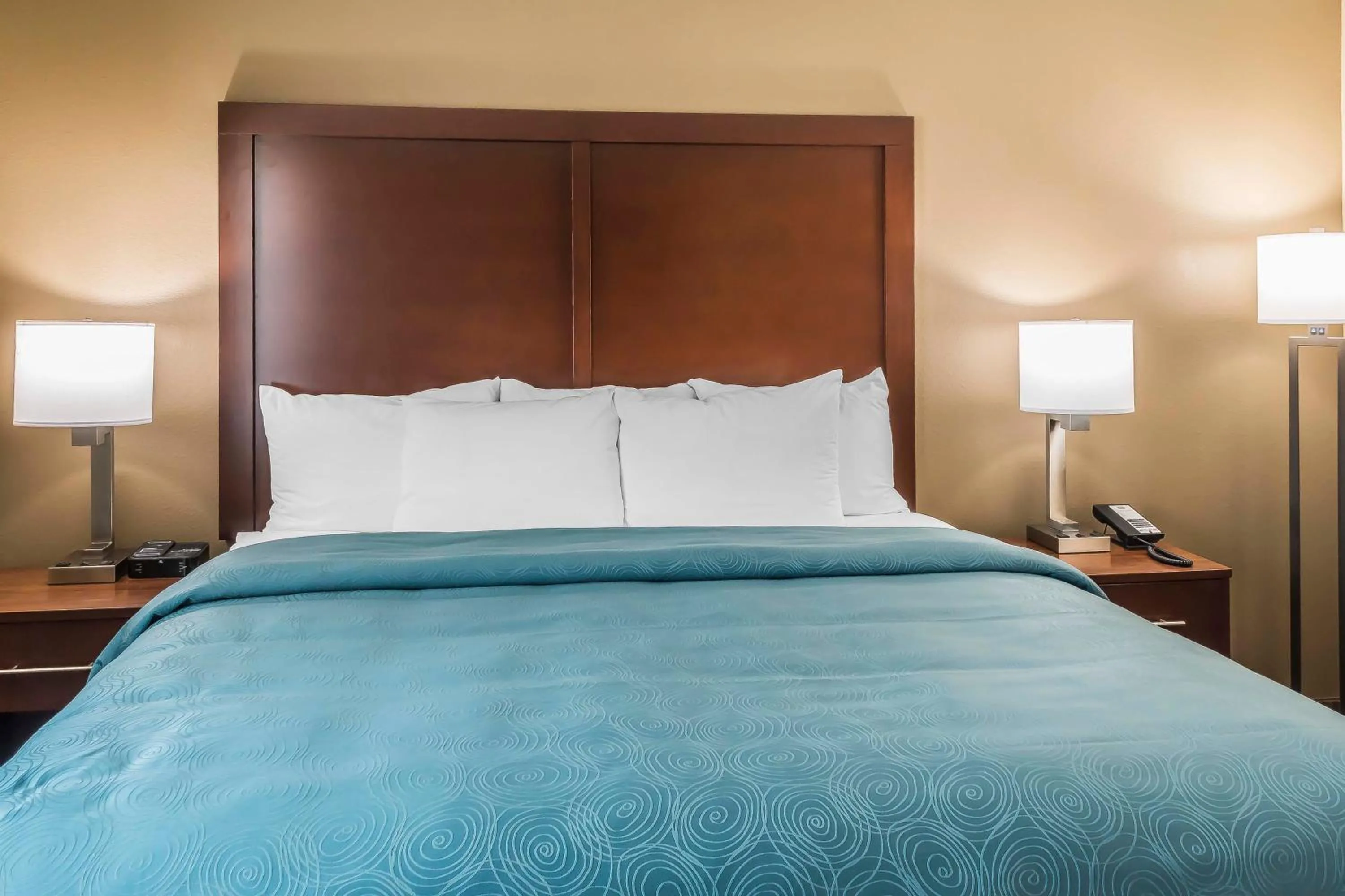 Bed in MainStay Suites Edinburg South