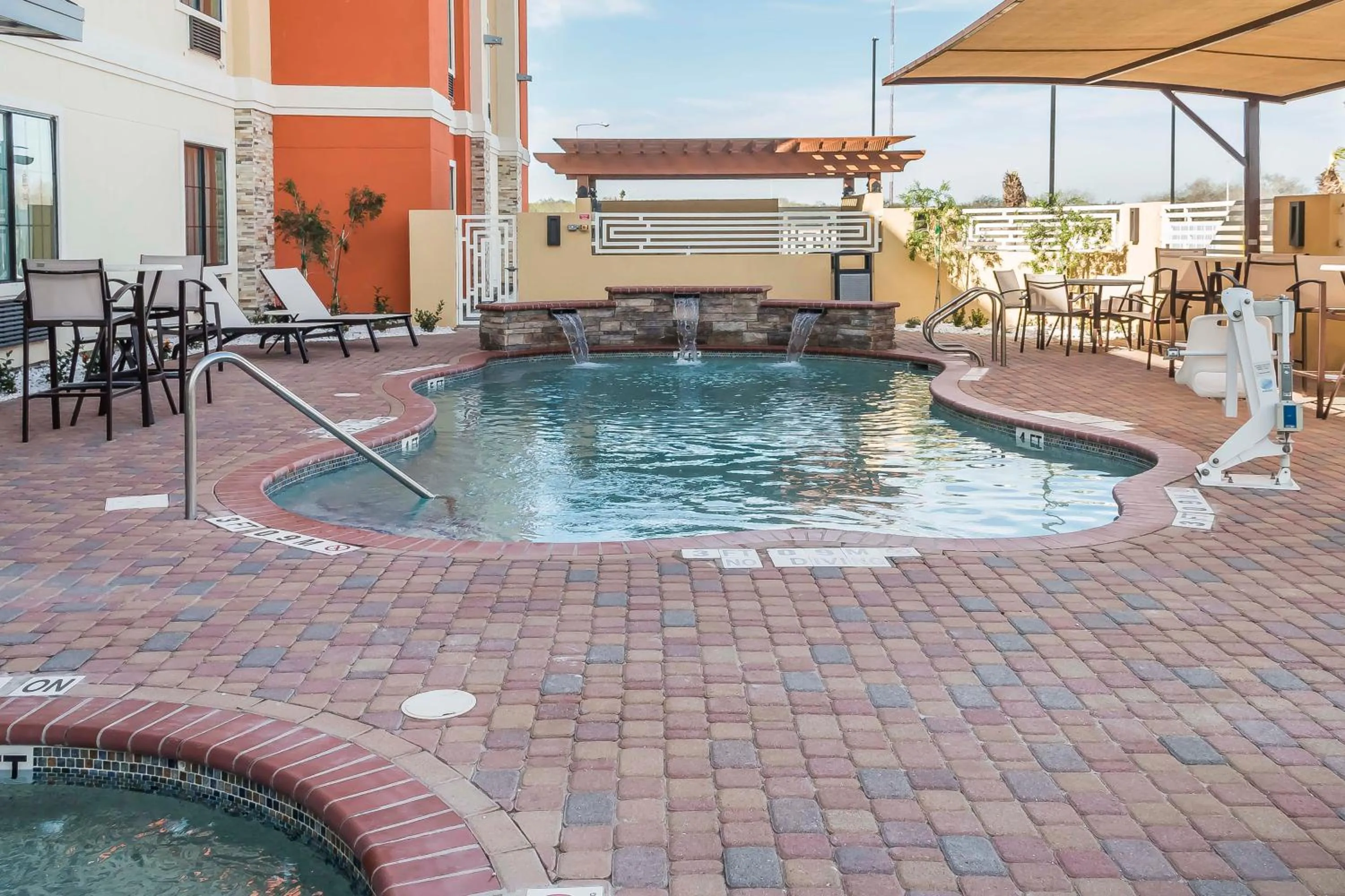 Hot Tub in MainStay Suites Edinburg South