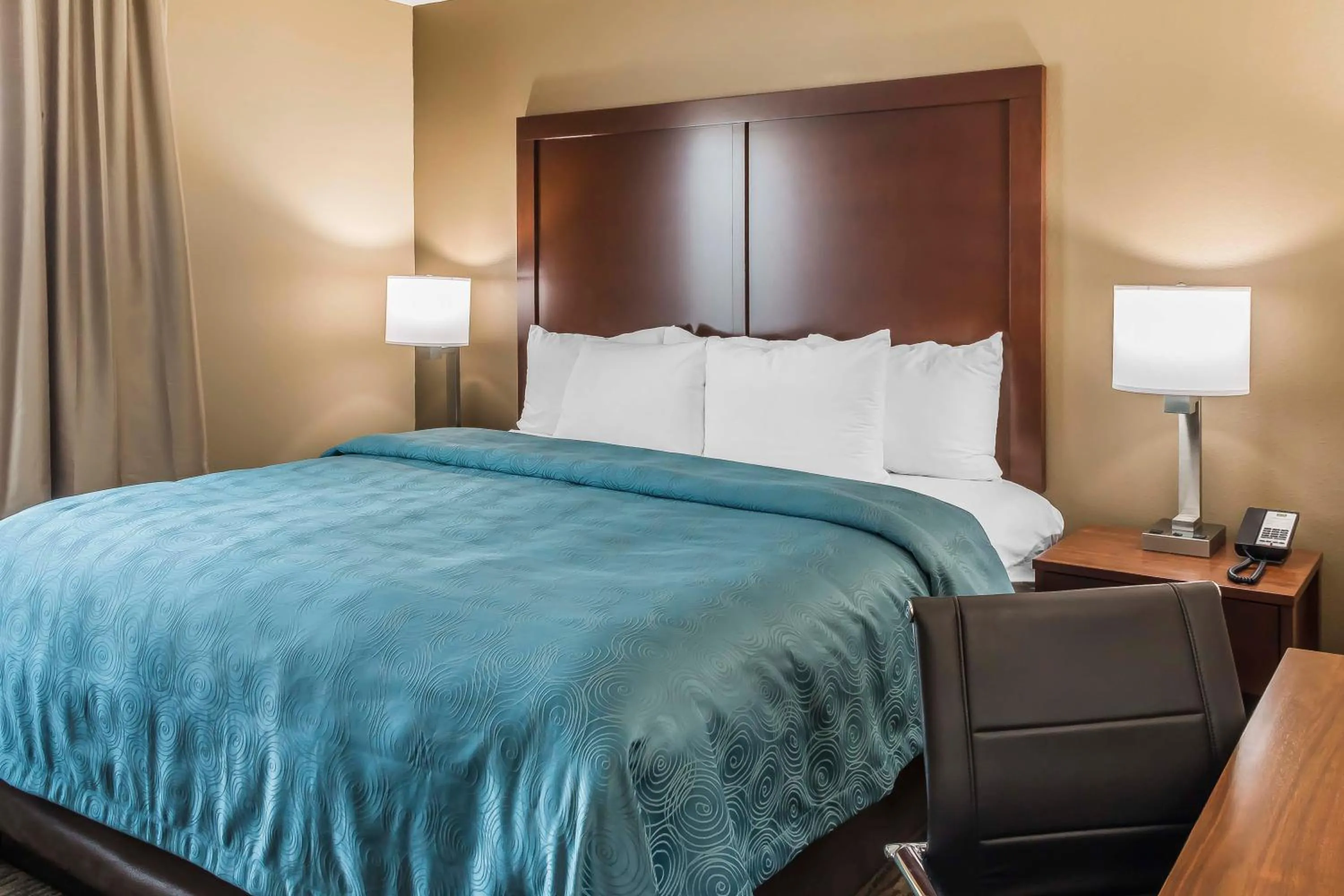 Bed in MainStay Suites Edinburg South