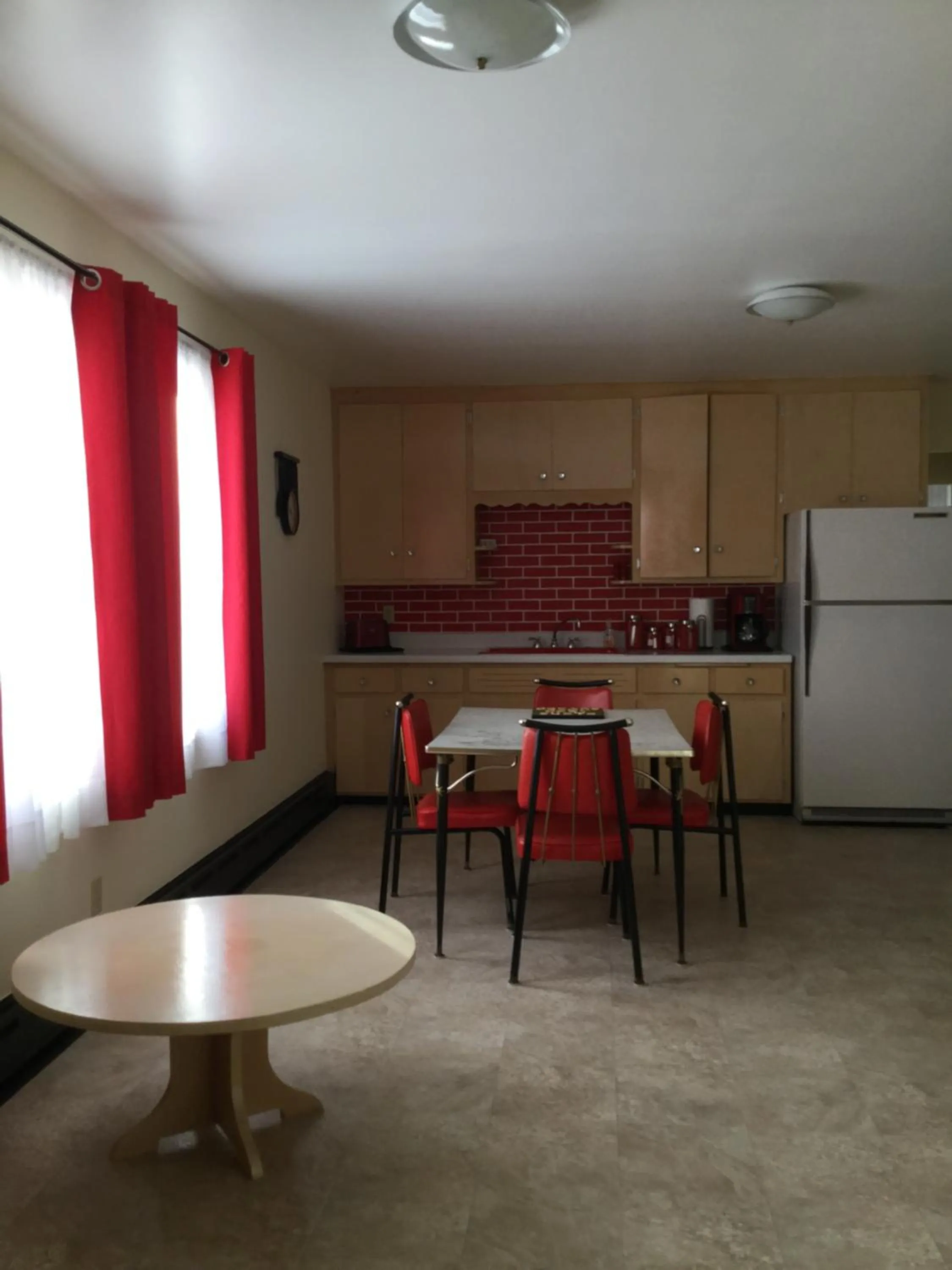 Kitchen or kitchenette in Cedars Motel