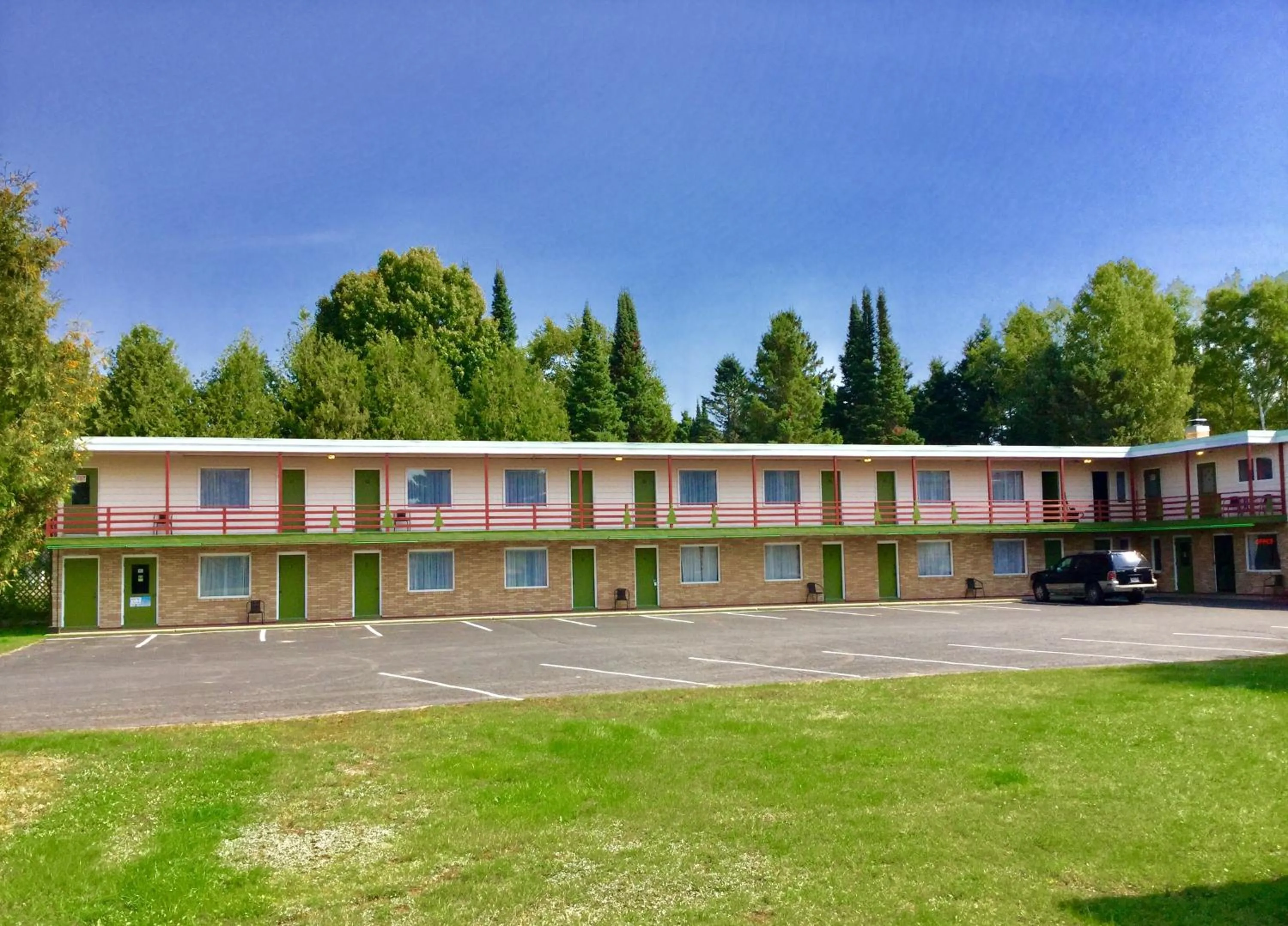 Facade/entrance in Cedars Motel