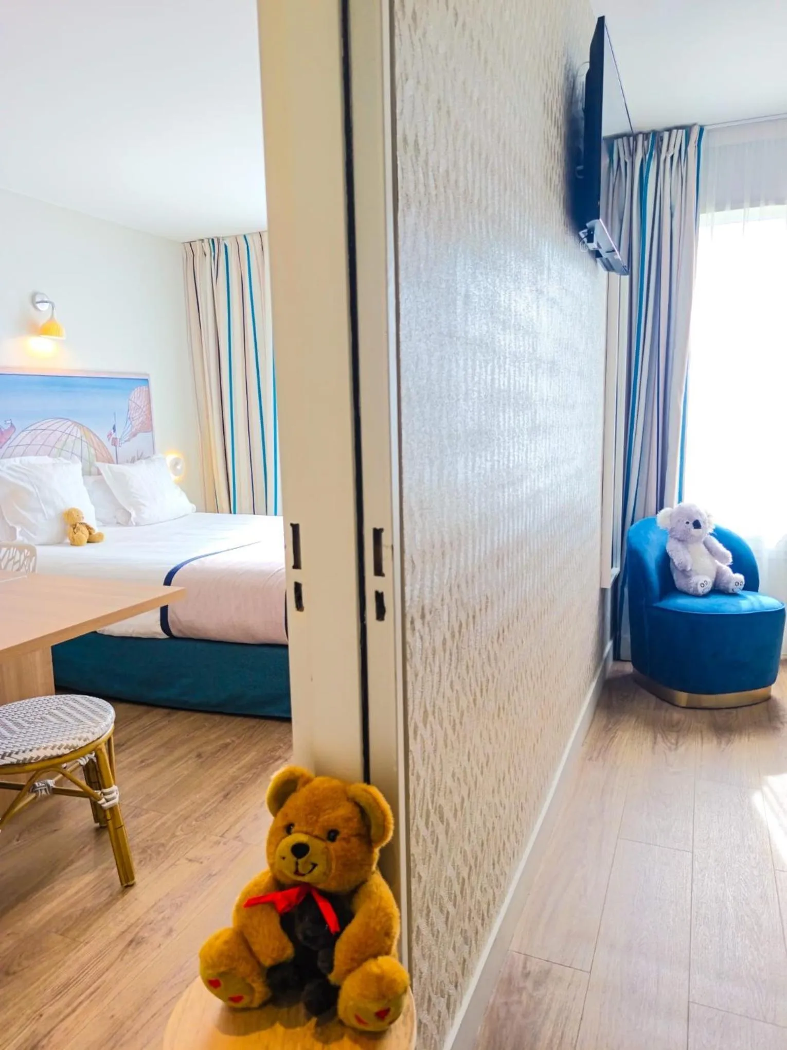 Photo of the whole room, Bed in Hôtel Jules Verne Biarritz