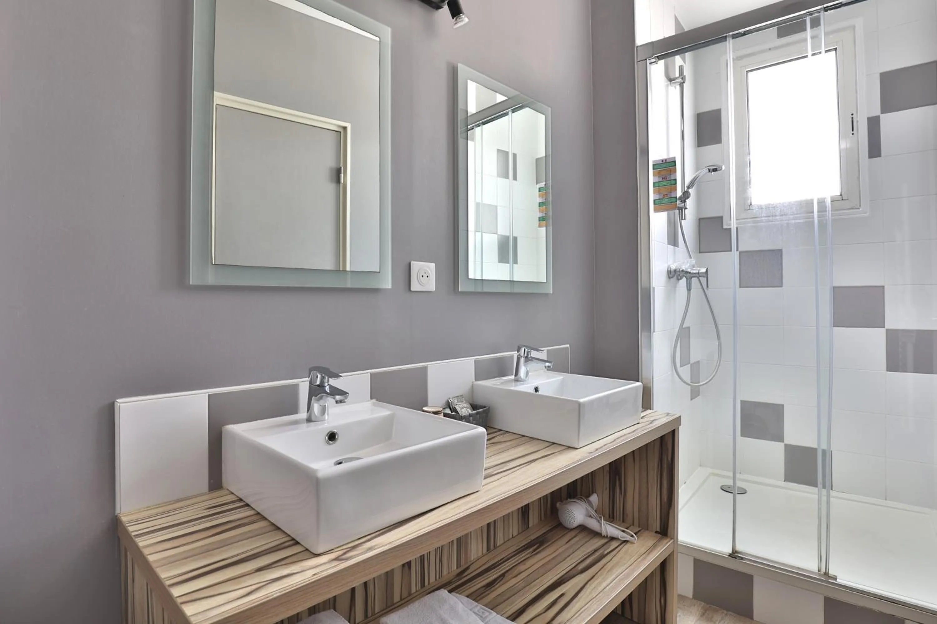 Shower in Hotel Marbella