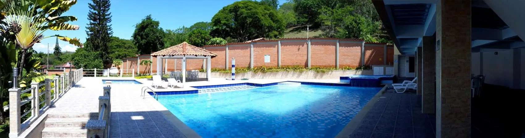 Swimming pool in Hotel Manantial
