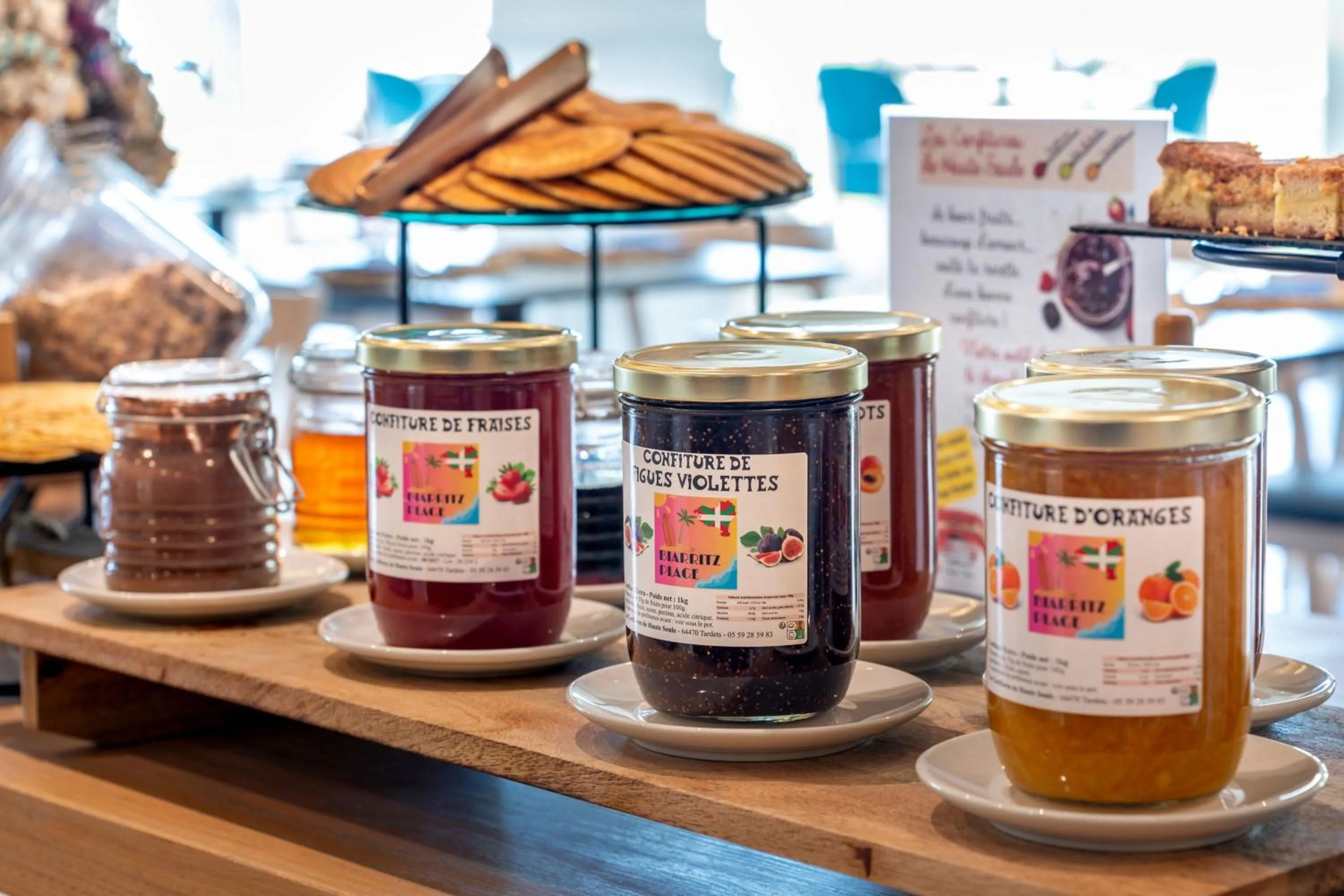 Food and drinks in Hôtel Le Biarritz