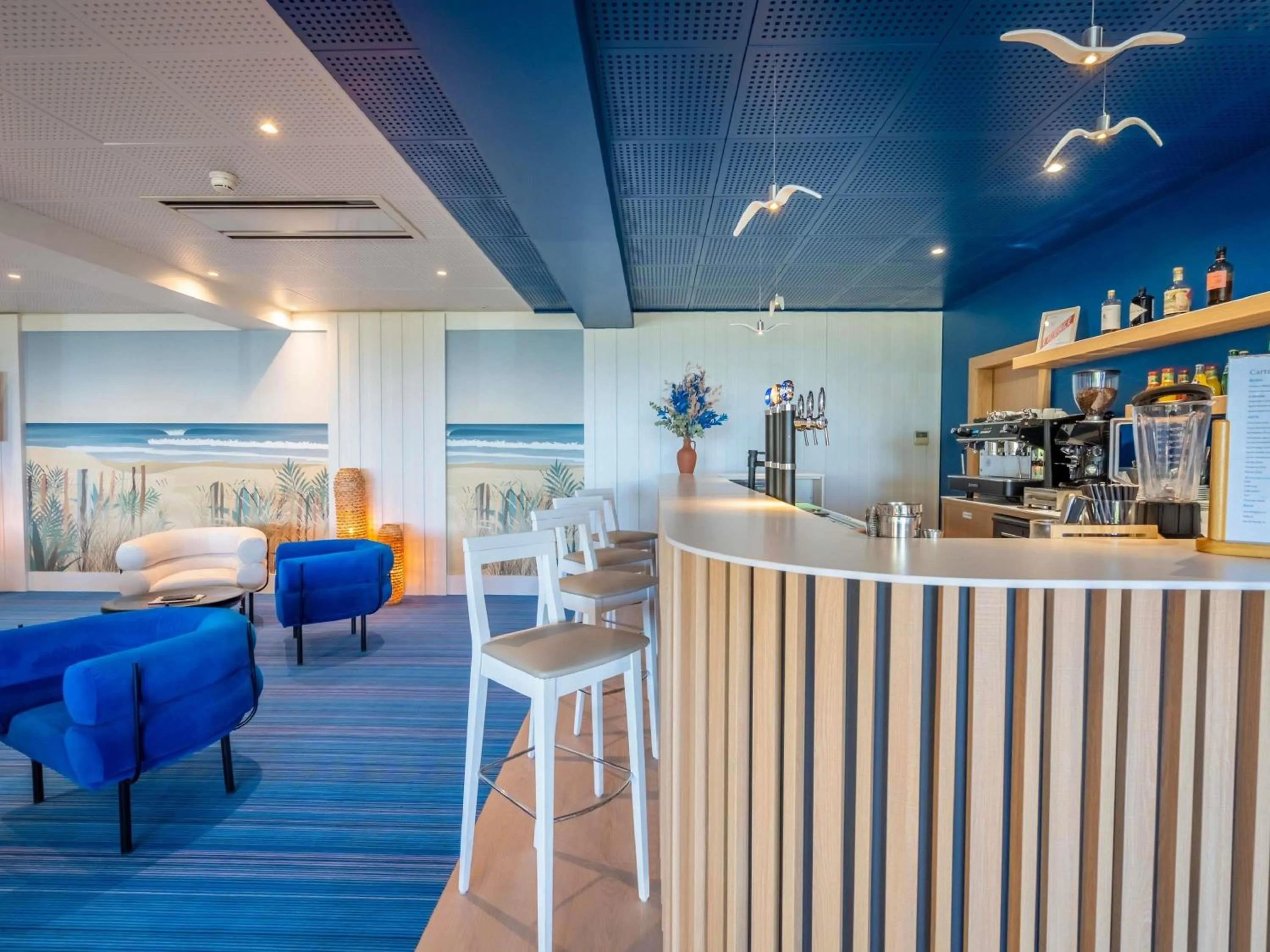 Lounge or bar in ibis Styles Biarritz Plage