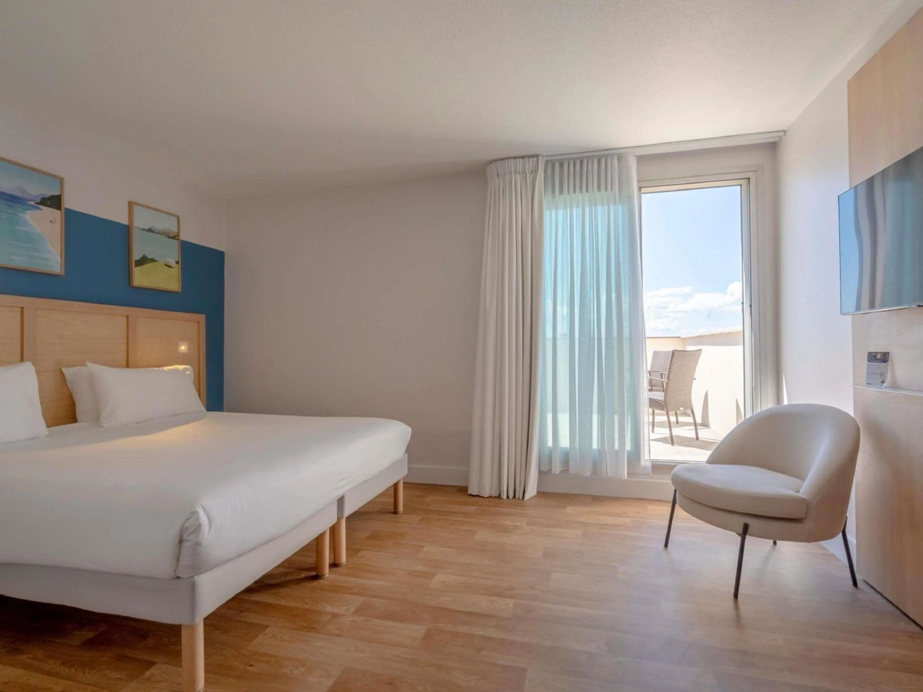 Bedroom, Bed in ibis Styles Biarritz Plage
