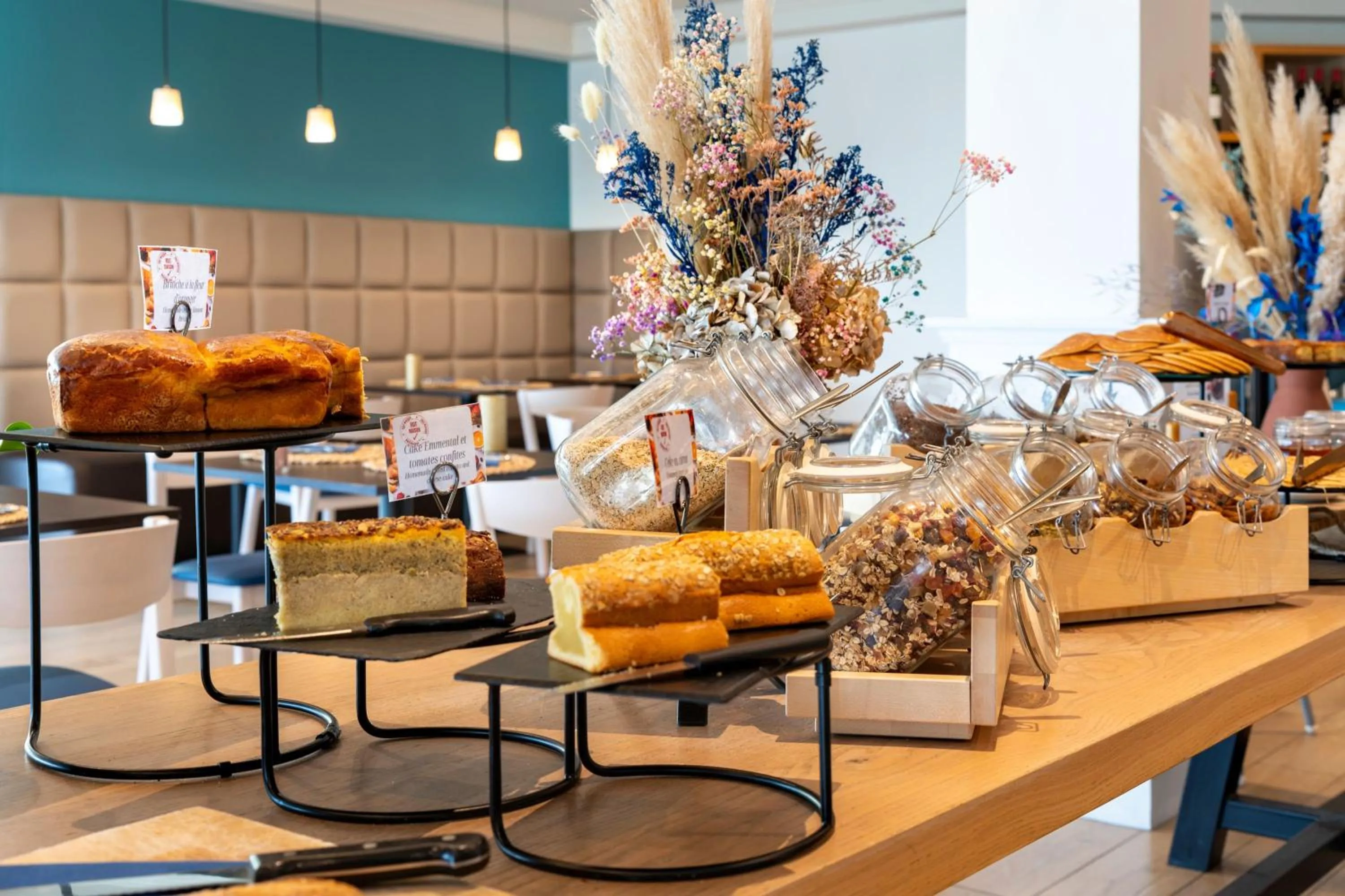 Food and drinks in Hôtel Le Biarritz