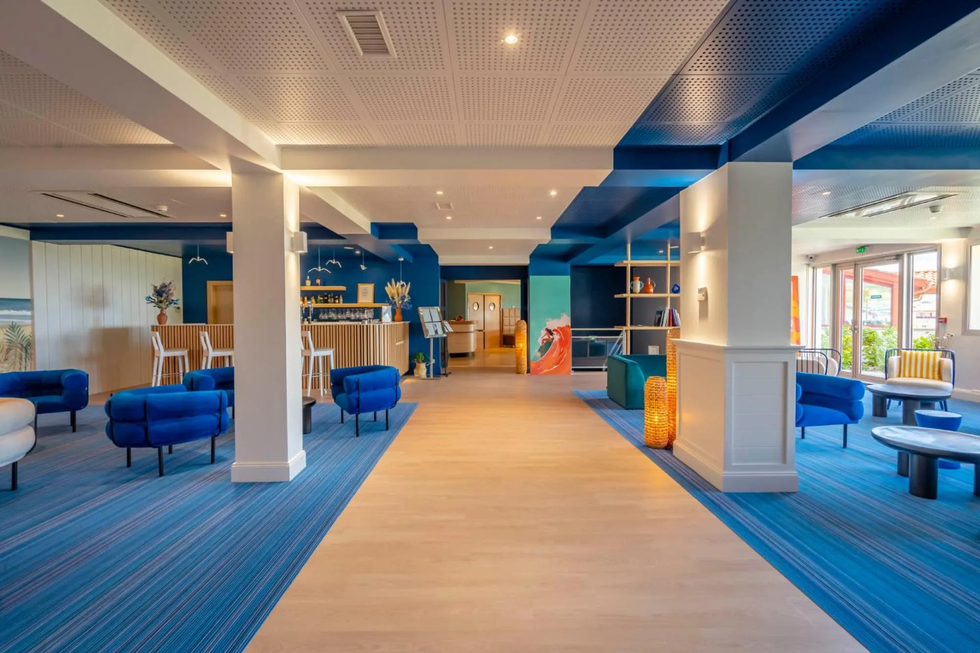 Lounge or bar in Hôtel Le Biarritz