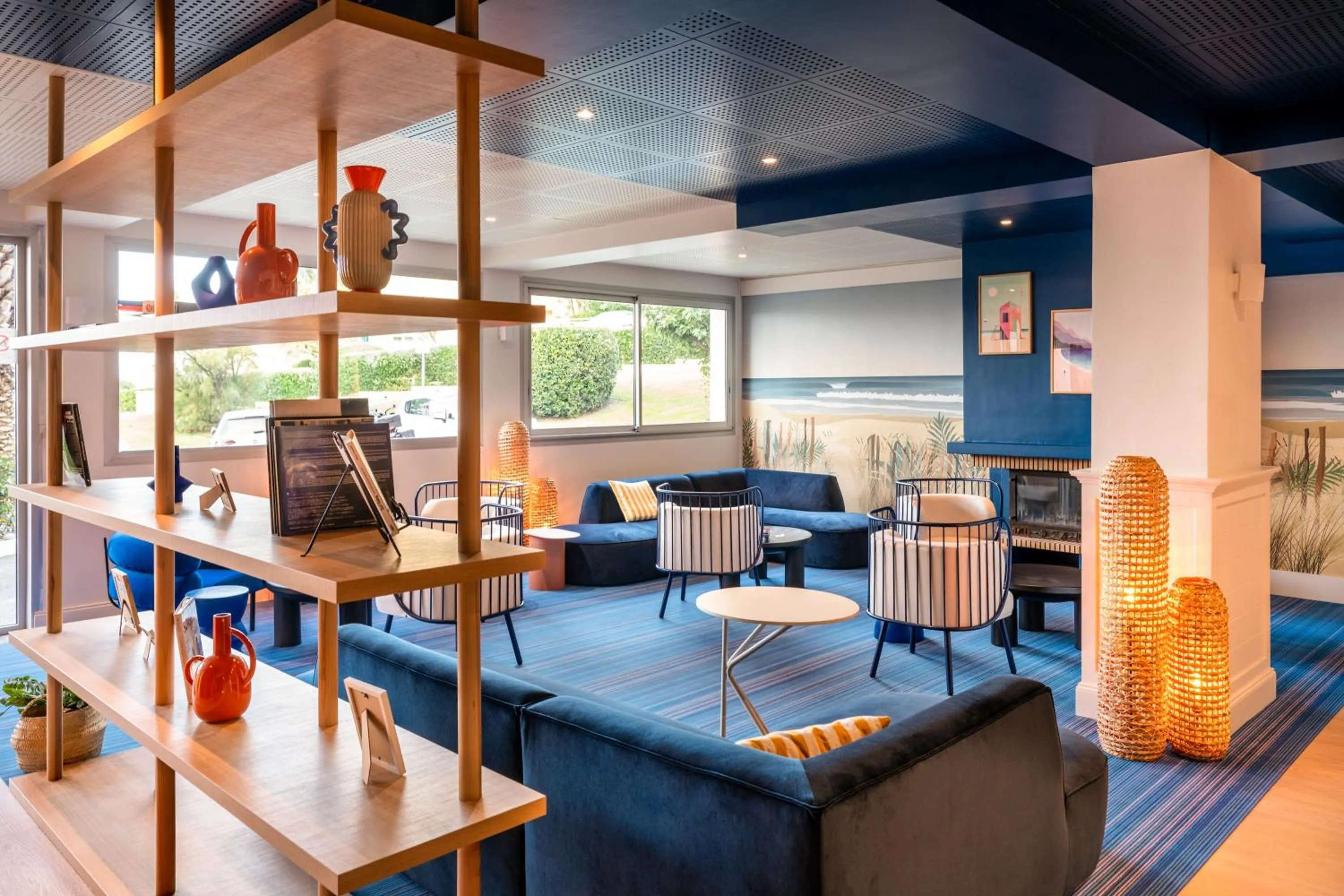 Lounge or bar in Hôtel Le Biarritz