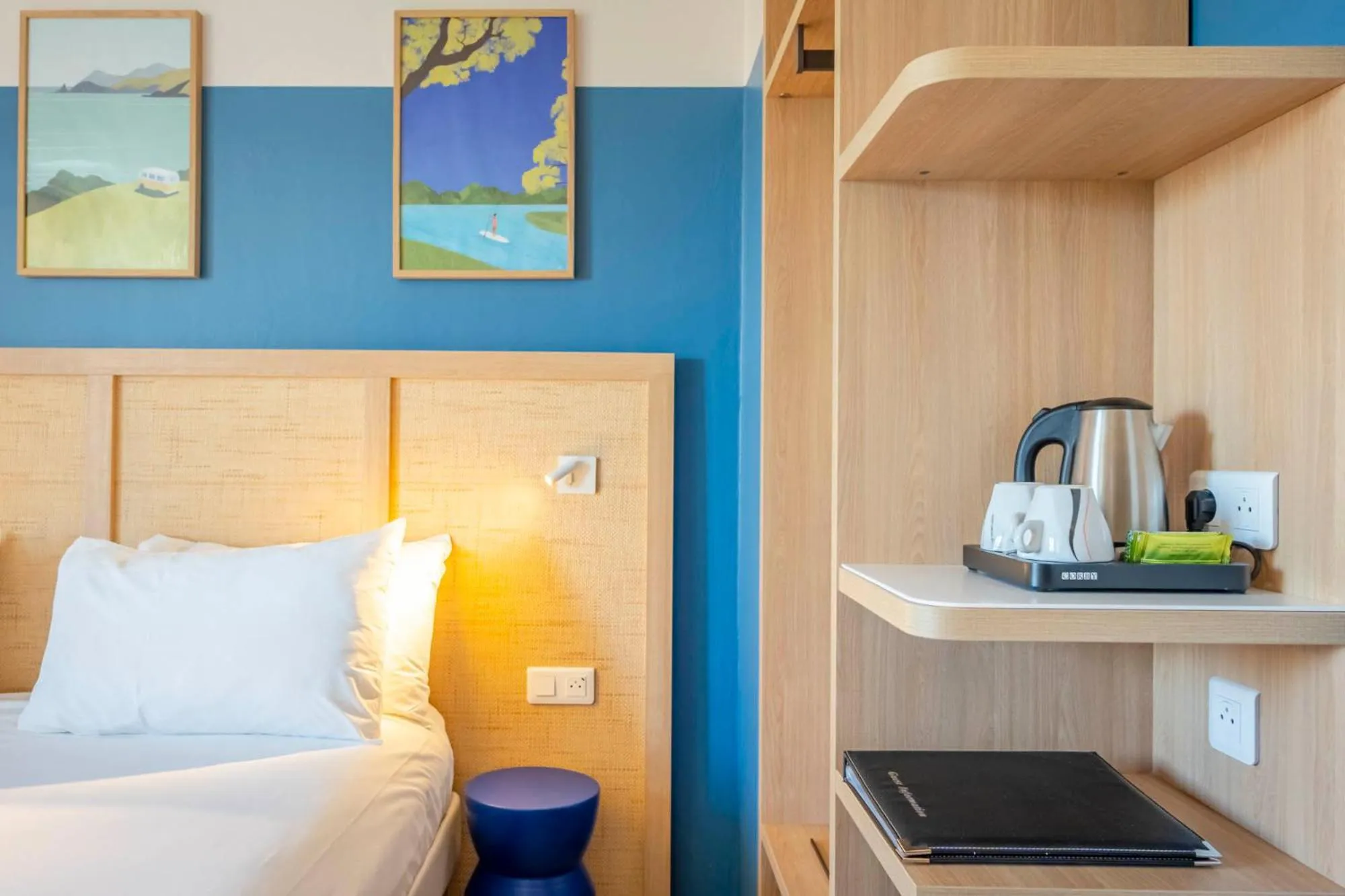 Bedroom, Bed in Hôtel Le Biarritz