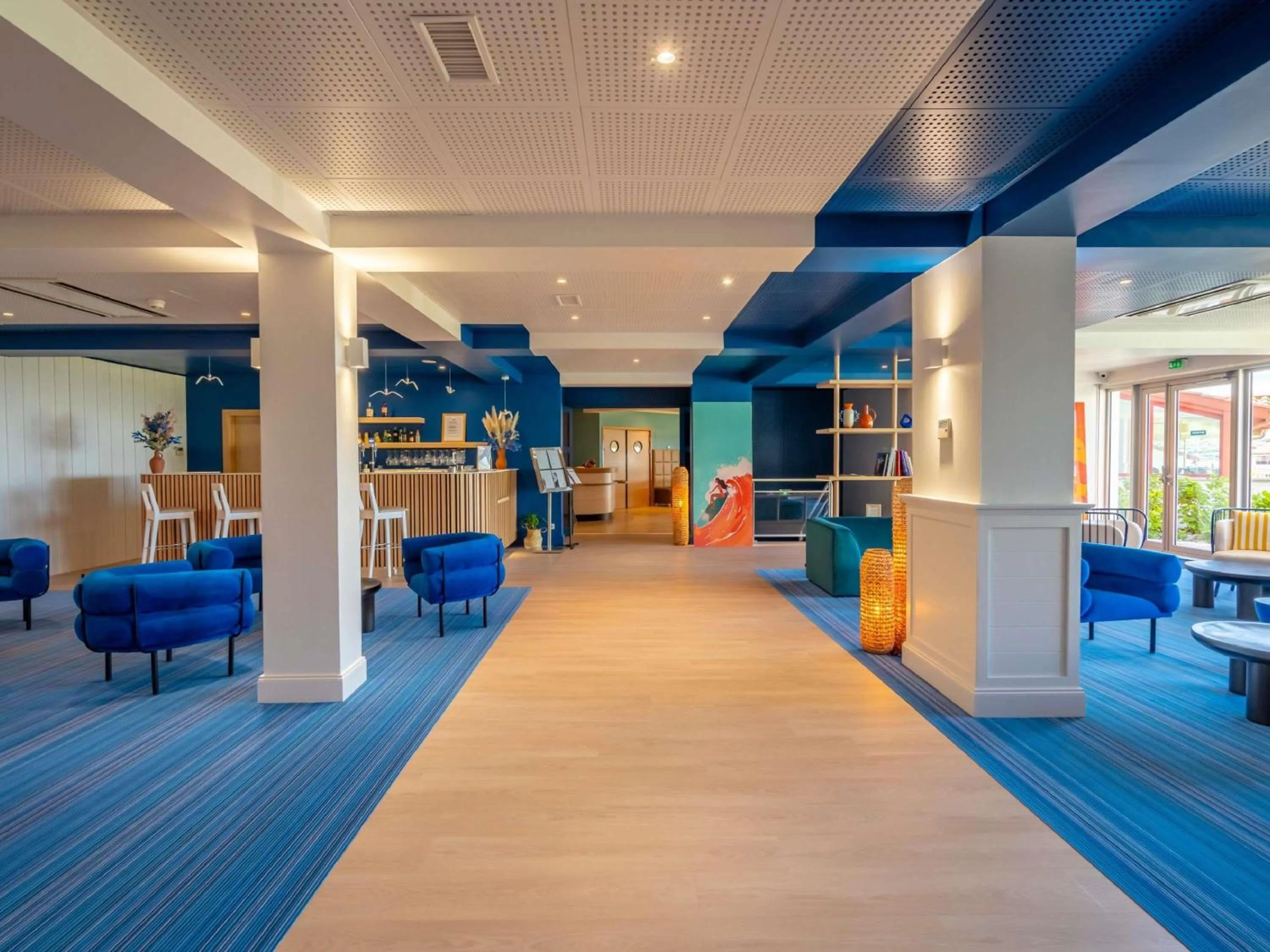 Lounge or bar in ibis Styles Biarritz Plage