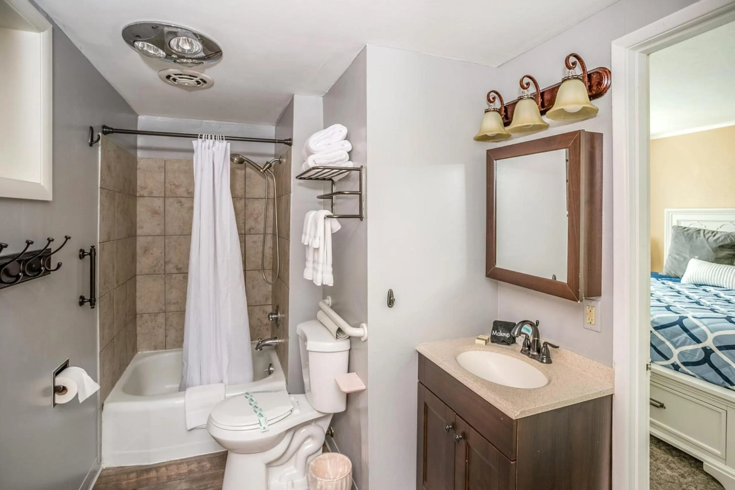 Bed in Lanai at the Cove