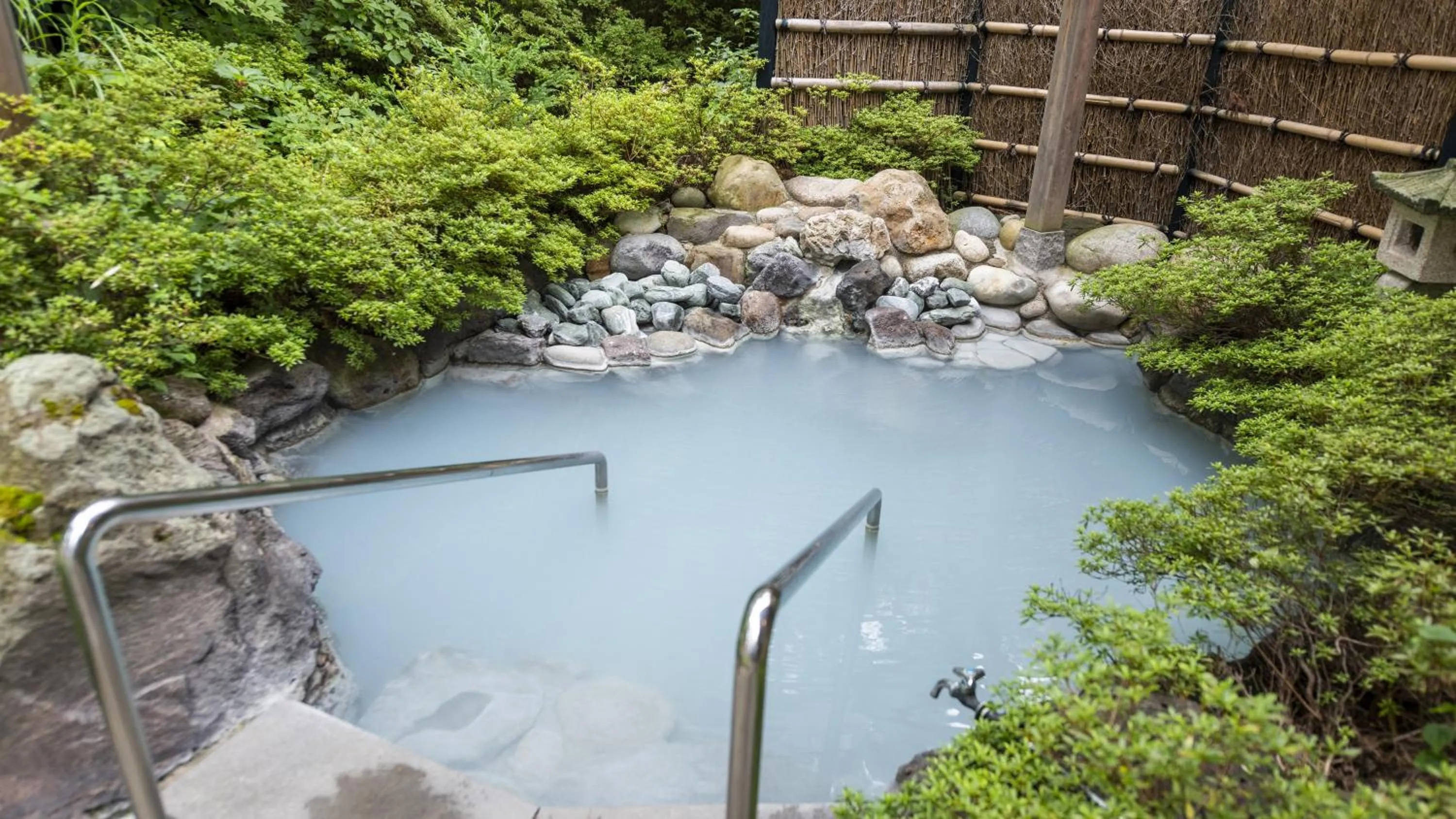 Hot Spring Bath in Yumoto Kissho