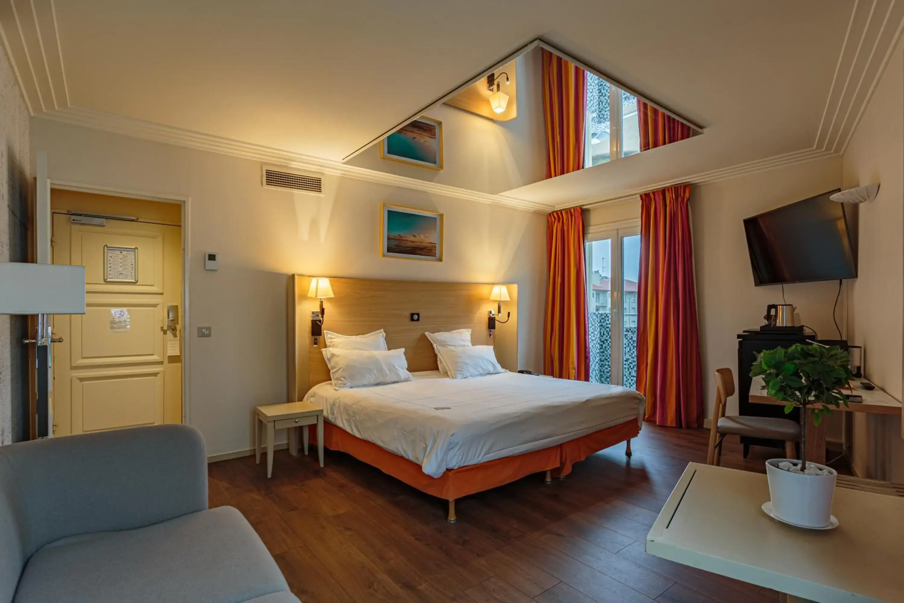 Deluxe Double Room in Grand Tonic Hotel & SPA NUXE Deluxe Double Room in Grand Tonic Hotel & SPA NUXE