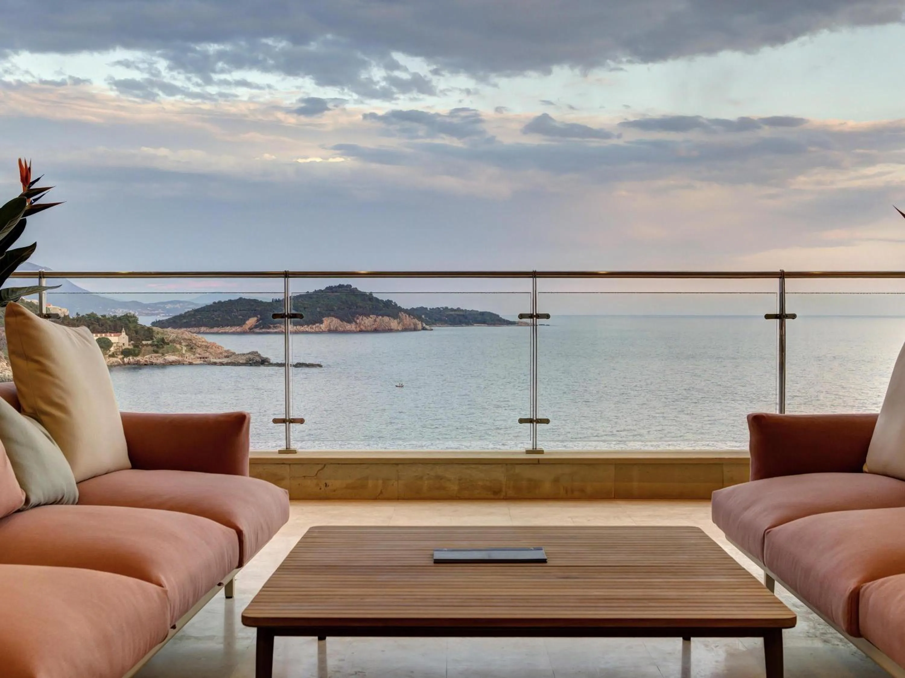 Lounge or bar in Rixos Premium Dubrovnik
