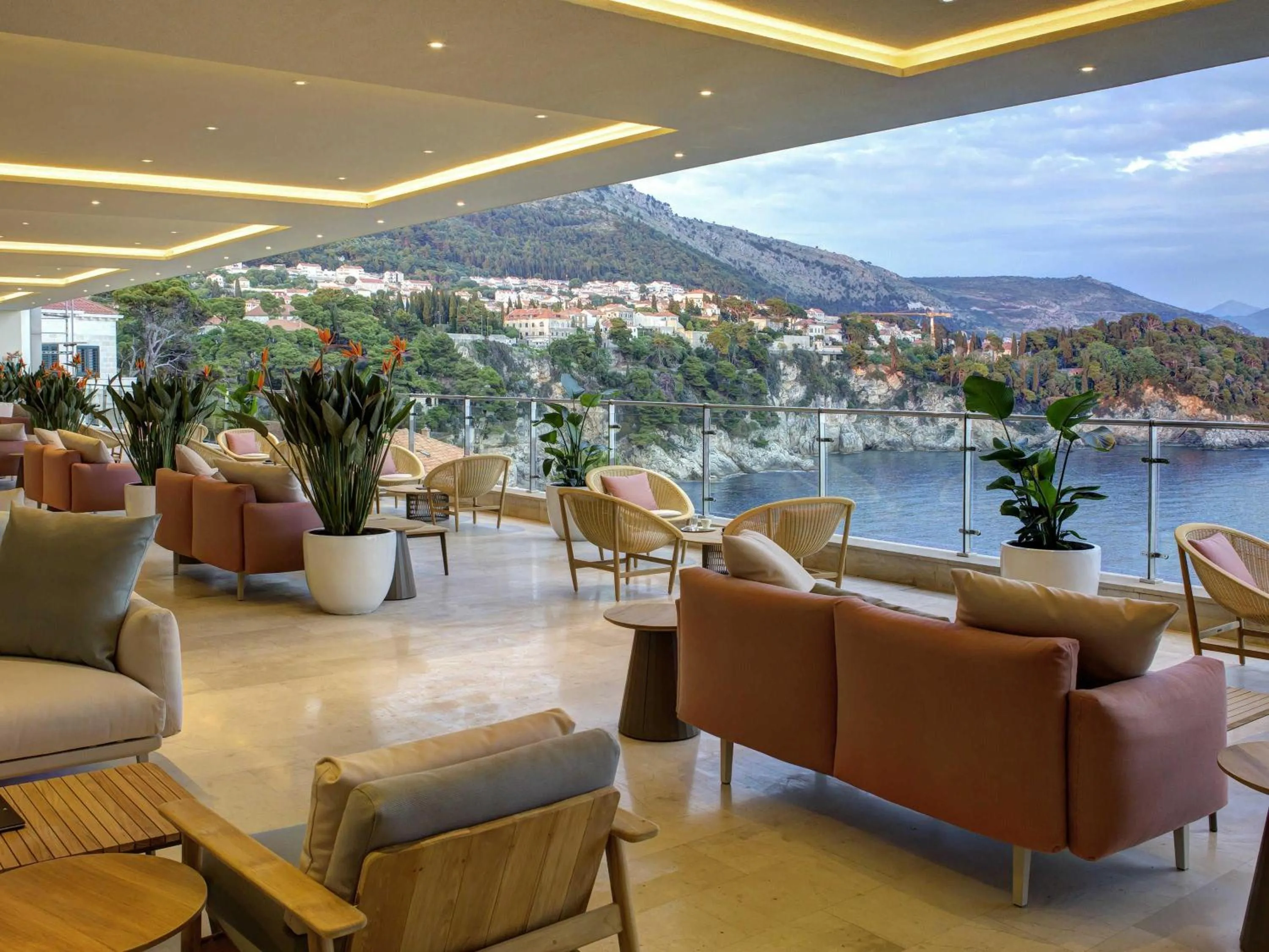 Lounge or bar in Rixos Premium Dubrovnik