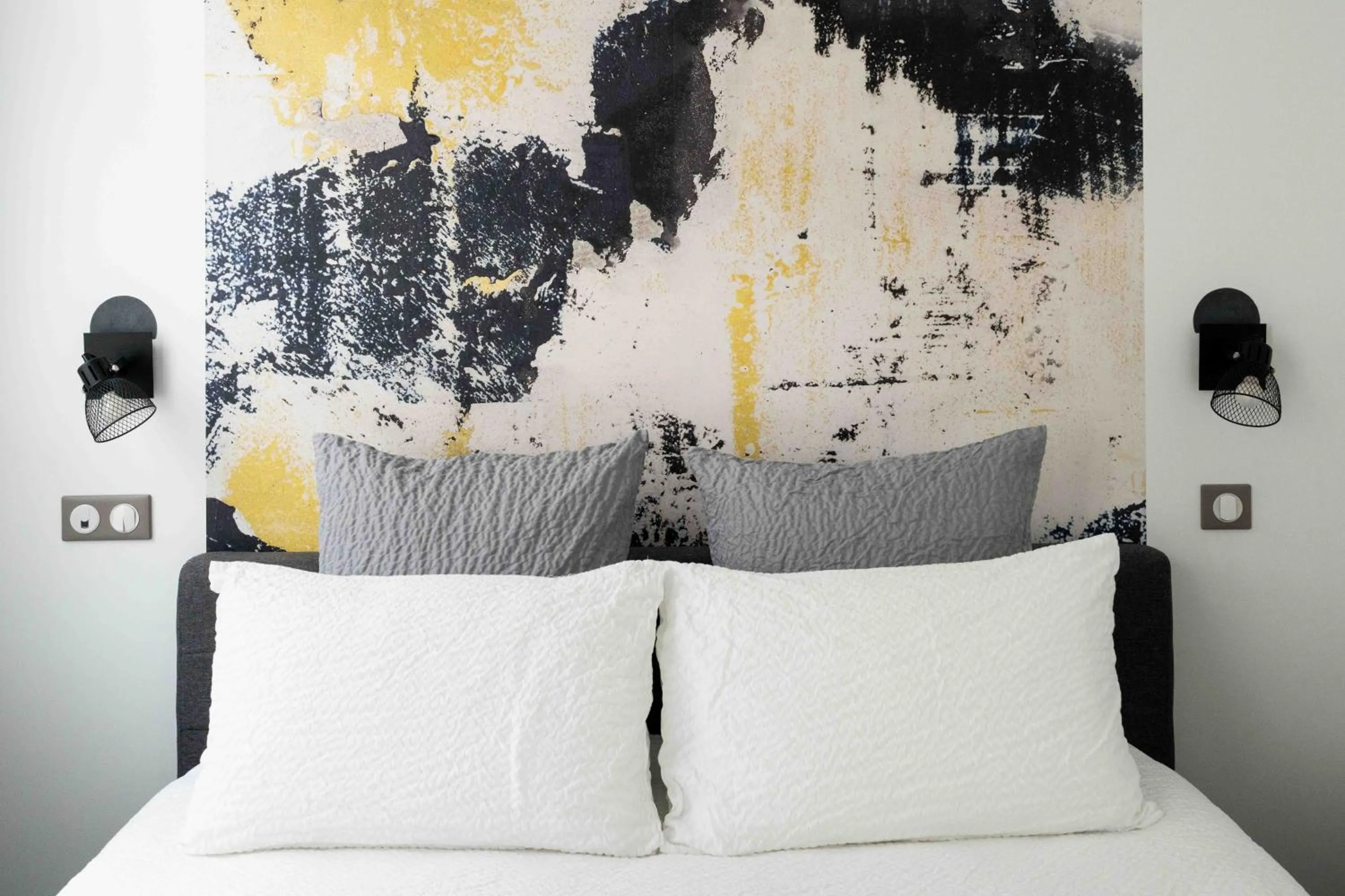 Bed in Hotel Txutxu-Mutxu