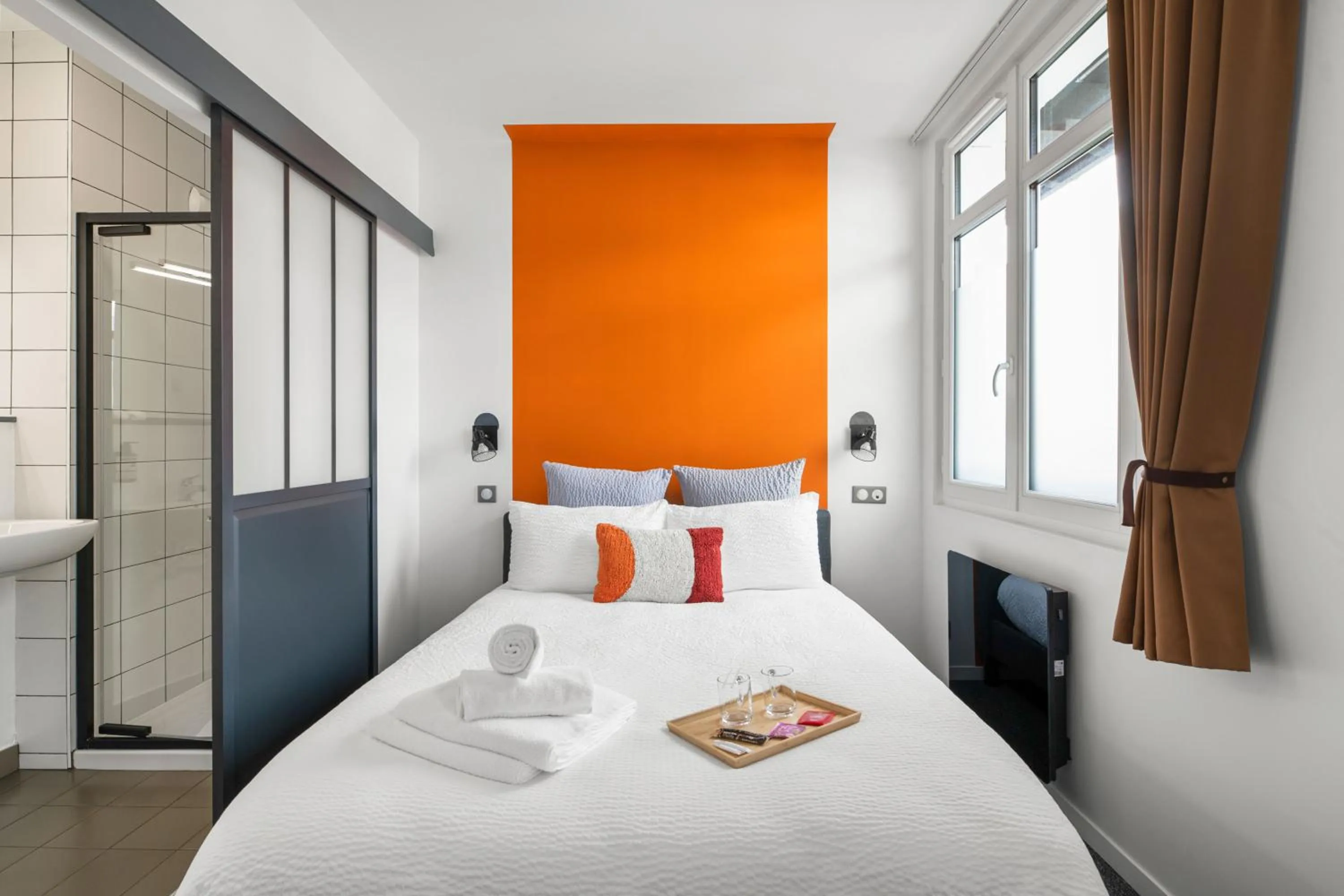 Bed in Hotel Txutxu-Mutxu