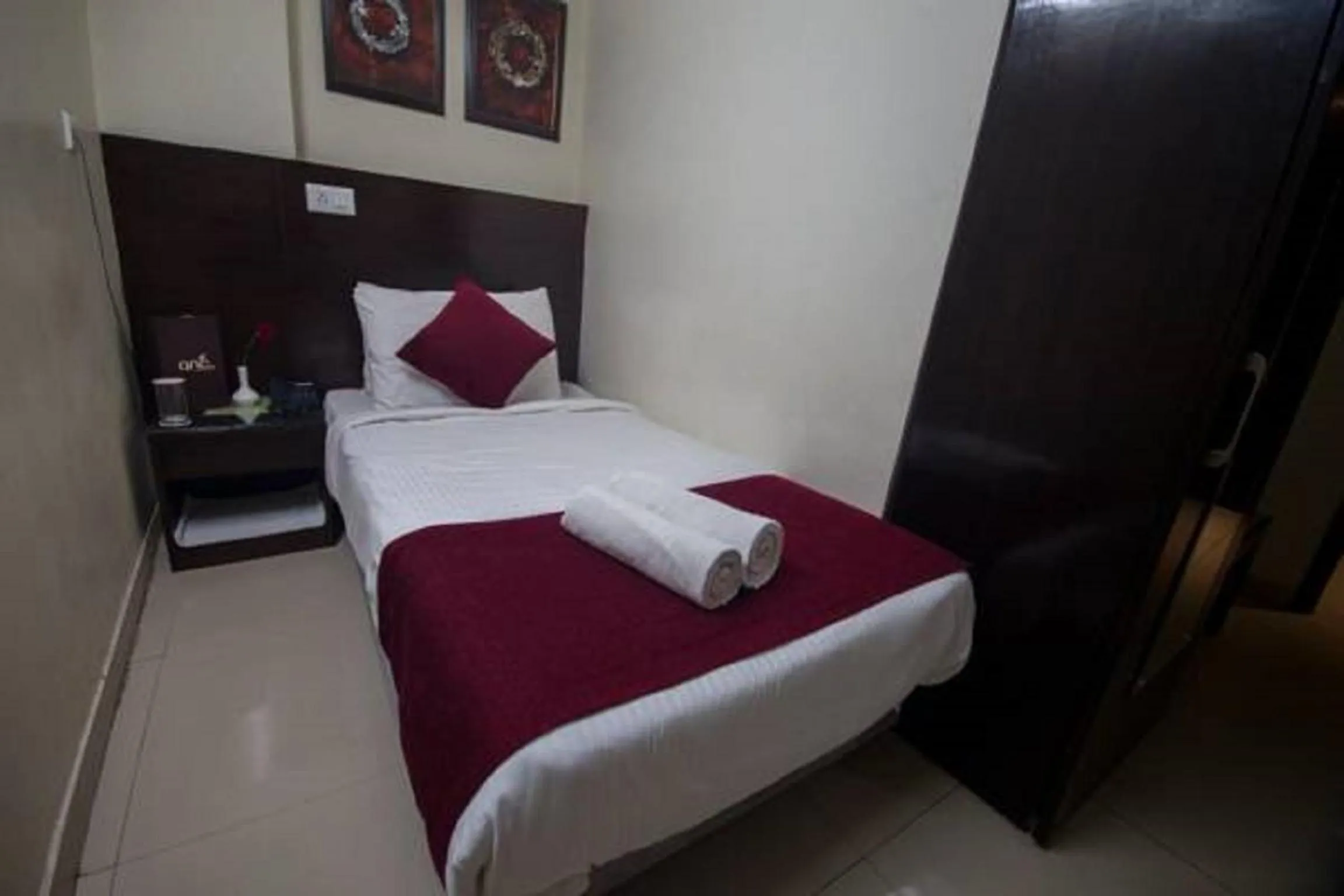 Bedroom, Bed in ANR Hotels