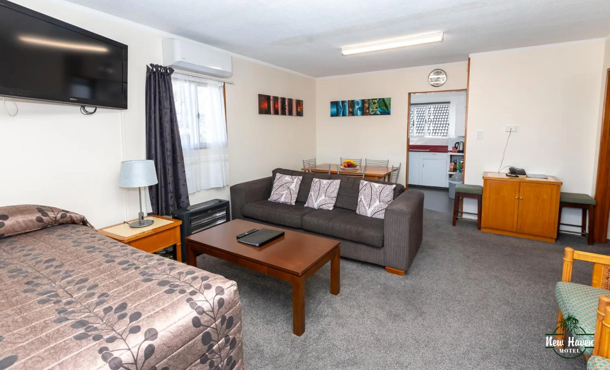 Bed in New Haven Motel